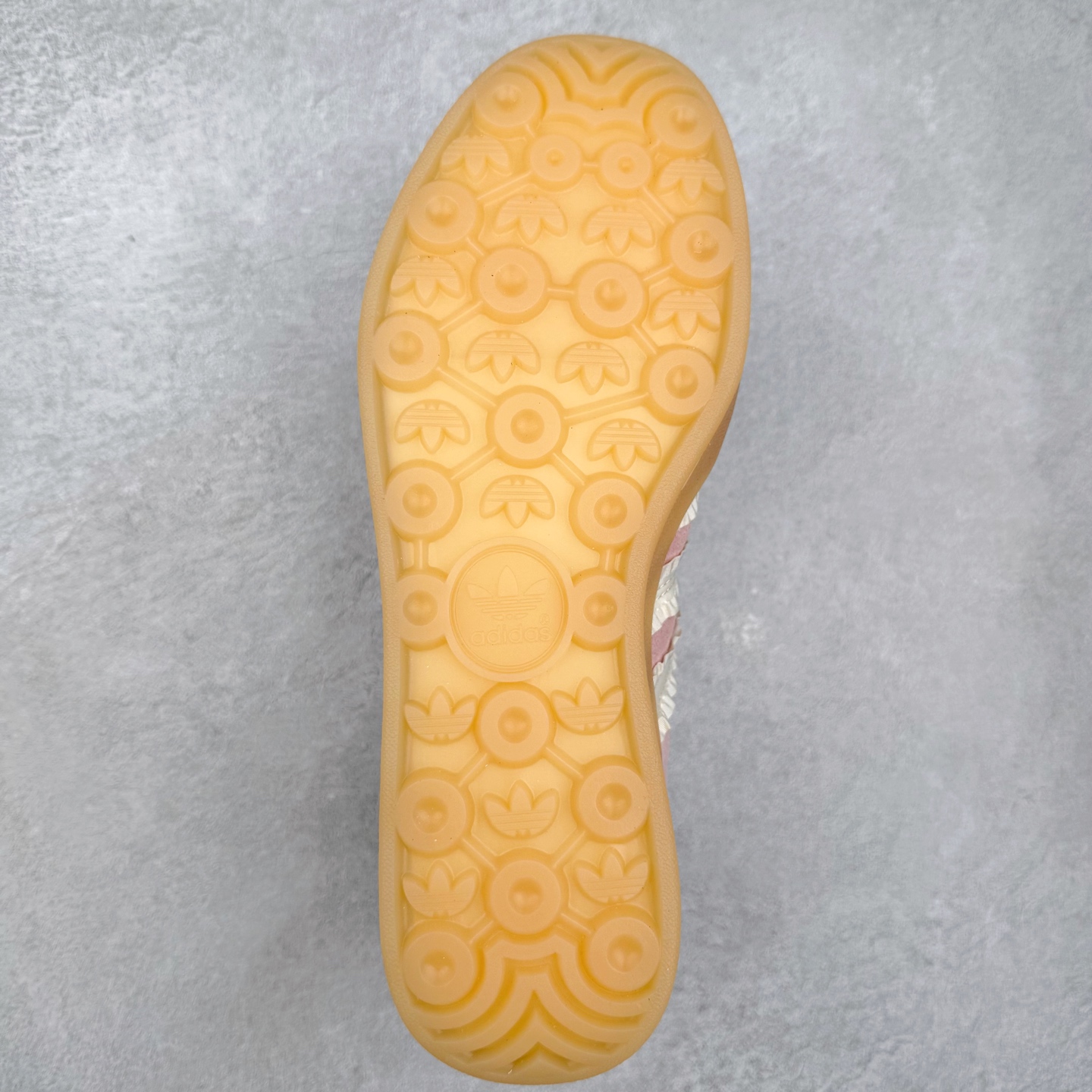 图片[9]-AD Gazelle Indoor Trainers 羚羊内训系列低帮复古百搭休闲运动德训风板鞋 JS1413 90年代经典的复刻版！自60年代以足球训练鞋面世以来,Gazelle就以其经典设计席卷全球。1991年版本的复刻,再造经典Gazelle。采用皮革打造,搭配浊色细节,让这款经典更加简约。尺码：36 36⅔ 37⅓ 38 38⅔ 39⅓ 40 40⅔ 41⅓ 42 42⅔ 43⅓ 44⅓ 44⅔ 45-选品中心