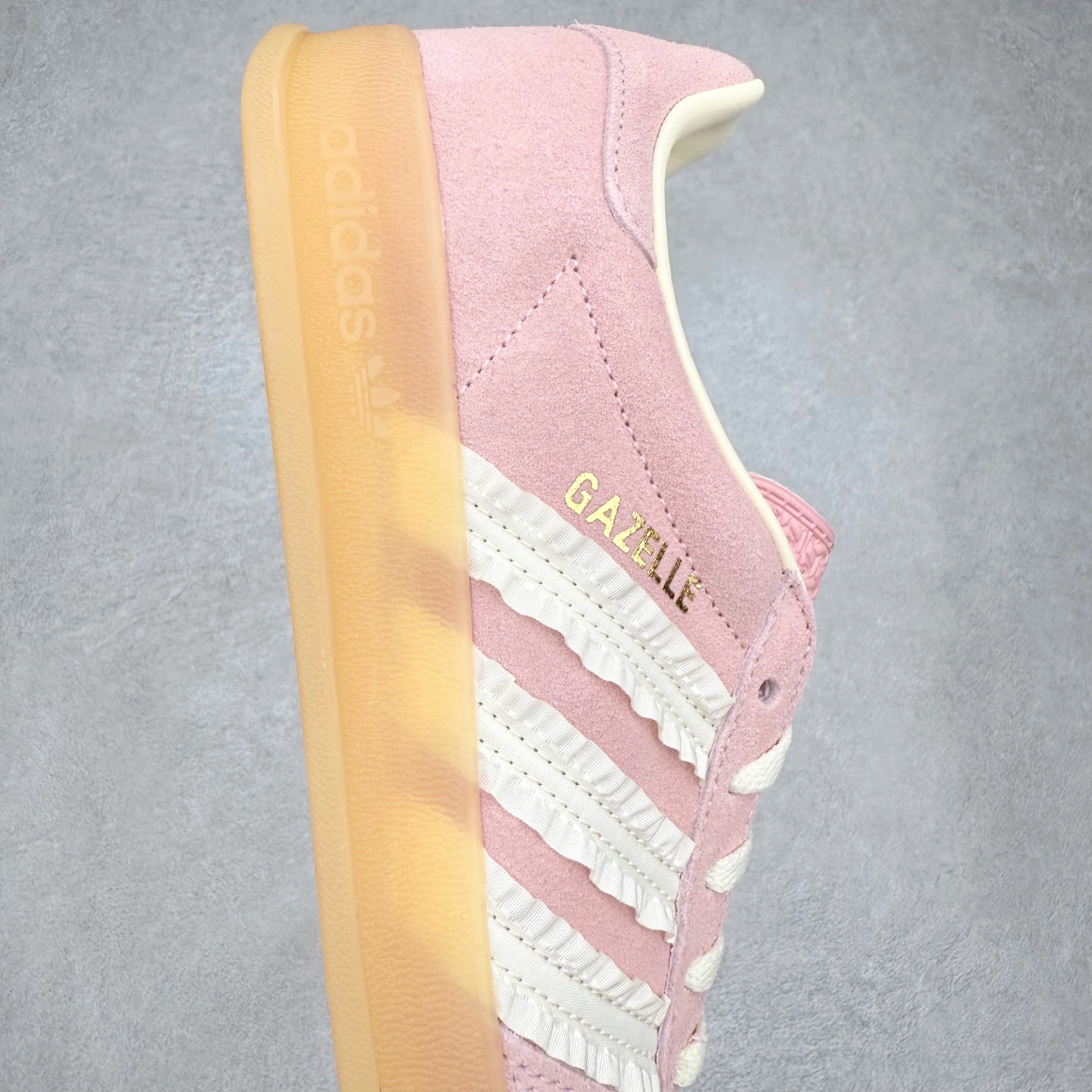 图片[6]-AD Gazelle Indoor Trainers 羚羊内训系列低帮复古百搭休闲运动德训风板鞋 JS1413 90年代经典的复刻版！自60年代以足球训练鞋面世以来,Gazelle就以其经典设计席卷全球。1991年版本的复刻,再造经典Gazelle。采用皮革打造,搭配浊色细节,让这款经典更加简约。尺码：36 36⅔ 37⅓ 38 38⅔ 39⅓ 40 40⅔ 41⅓ 42 42⅔ 43⅓ 44⅓ 44⅔ 45-选品中心