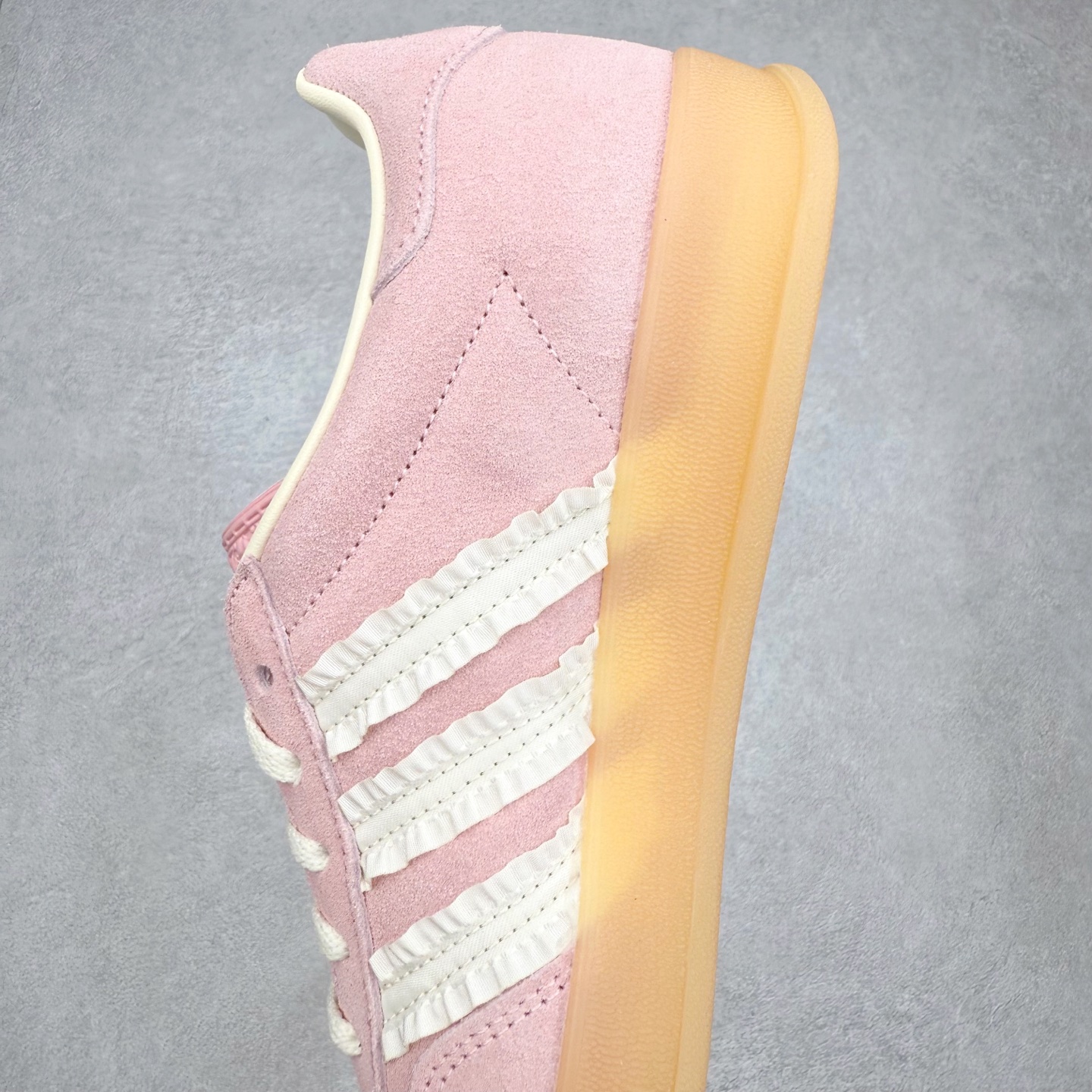 图片[7]-AD Gazelle Indoor Trainers 羚羊内训系列低帮复古百搭休闲运动德训风板鞋 JS1413 90年代经典的复刻版！自60年代以足球训练鞋面世以来,Gazelle就以其经典设计席卷全球。1991年版本的复刻,再造经典Gazelle。采用皮革打造,搭配浊色细节,让这款经典更加简约。尺码：36 36⅔ 37⅓ 38 38⅔ 39⅓ 40 40⅔ 41⅓ 42 42⅔ 43⅓ 44⅓ 44⅔ 45-选品中心