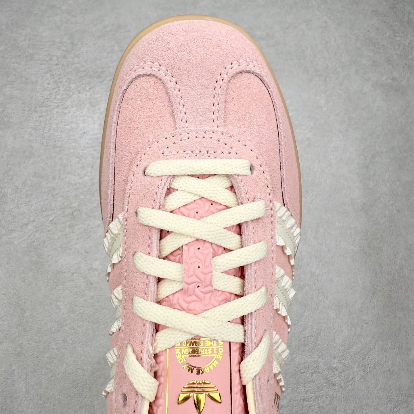 图片[4]-AD Gazelle Indoor Trainers 羚羊内训系列低帮复古百搭休闲运动德训风板鞋 JS1413 90年代经典的复刻版！自60年代以足球训练鞋面世以来,Gazelle就以其经典设计席卷全球。1991年版本的复刻,再造经典Gazelle。采用皮革打造,搭配浊色细节,让这款经典更加简约。尺码：36 36⅔ 37⅓ 38 38⅔ 39⅓ 40 40⅔ 41⅓ 42 42⅔ 43⅓ 44⅓ 44⅔ 45-选品中心