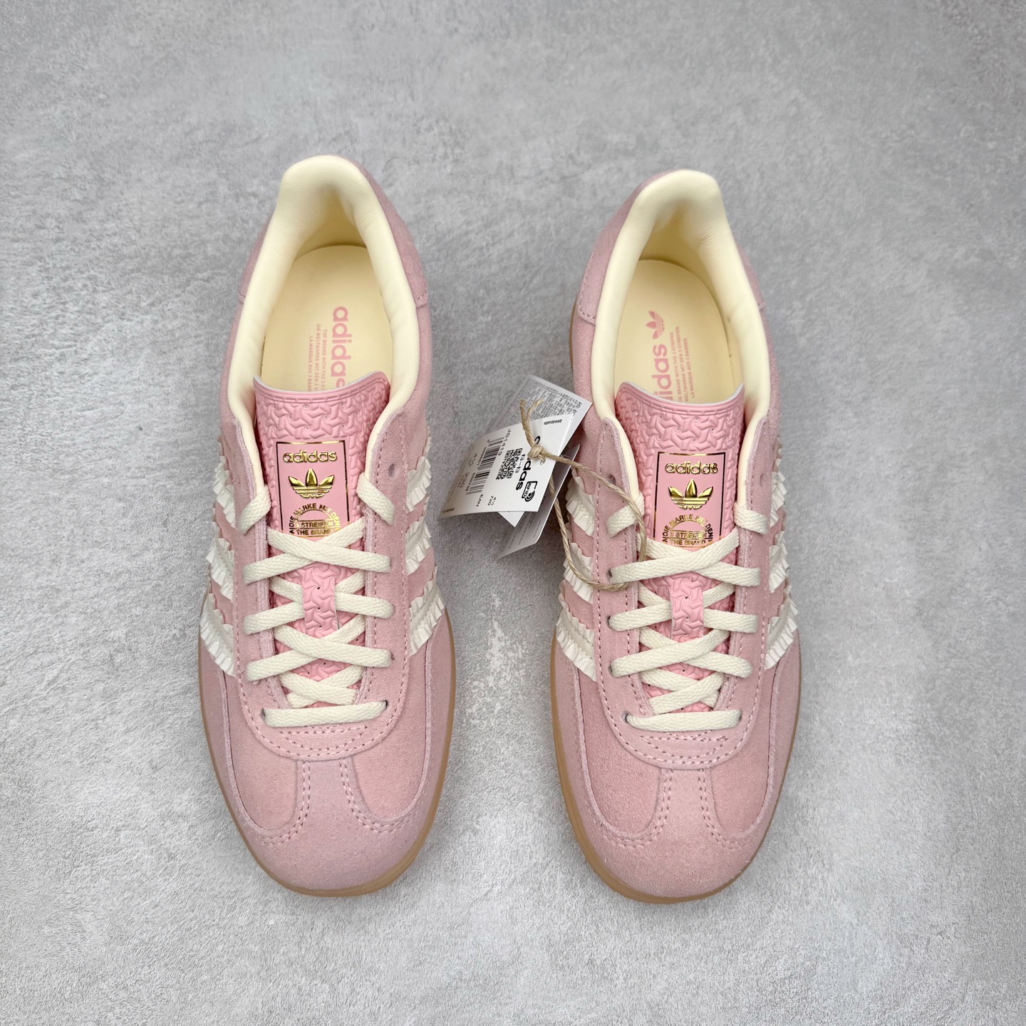 图片[2]-AD Gazelle Indoor Trainers 羚羊内训系列低帮复古百搭休闲运动德训风板鞋 JS1413 90年代经典的复刻版！自60年代以足球训练鞋面世以来,Gazelle就以其经典设计席卷全球。1991年版本的复刻,再造经典Gazelle。采用皮革打造,搭配浊色细节,让这款经典更加简约。尺码：36 36⅔ 37⅓ 38 38⅔ 39⅓ 40 40⅔ 41⅓ 42 42⅔ 43⅓ 44⅓ 44⅔ 45-选品中心