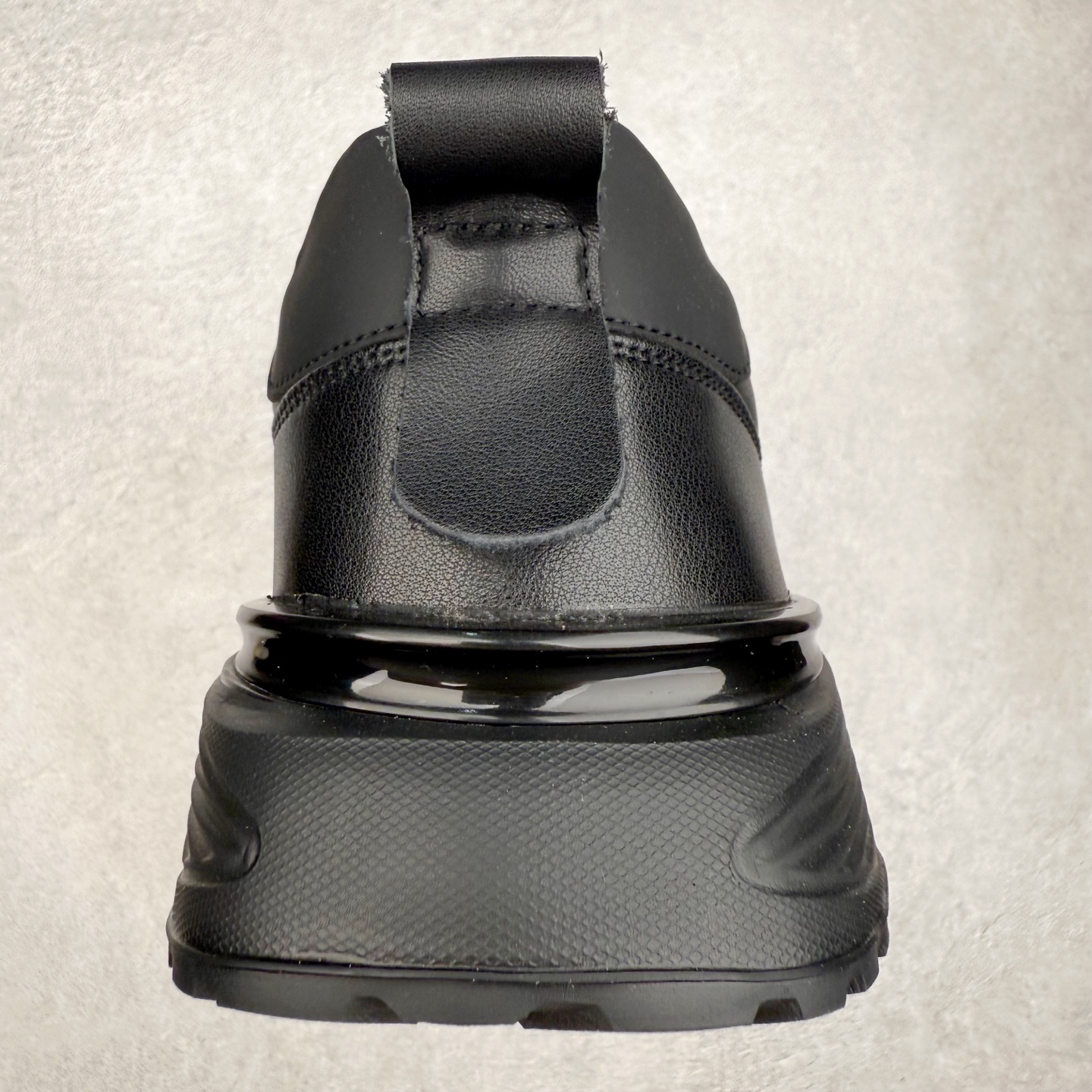 图片[8]-PRADA 普拉达男鞋厚底徽标低帮休闲鞋运动板鞋系列 广东大厂品质 专柜同步 大气个性更潮更抢眼更追求档次，它将颠覆旧念，与您共度时尚潮人必备! 面料采用原版进口小牛皮 牛皮内里垫脚 橡胶发泡大底 轻便防滑耐磨 脚感舒适 款式耐看做工精细 配以简洁利落的鞋楦 彰显男人的果敢和硬朗 尺码：39 40 41 42 43 44 比运动鞋偏大一码-选品中心