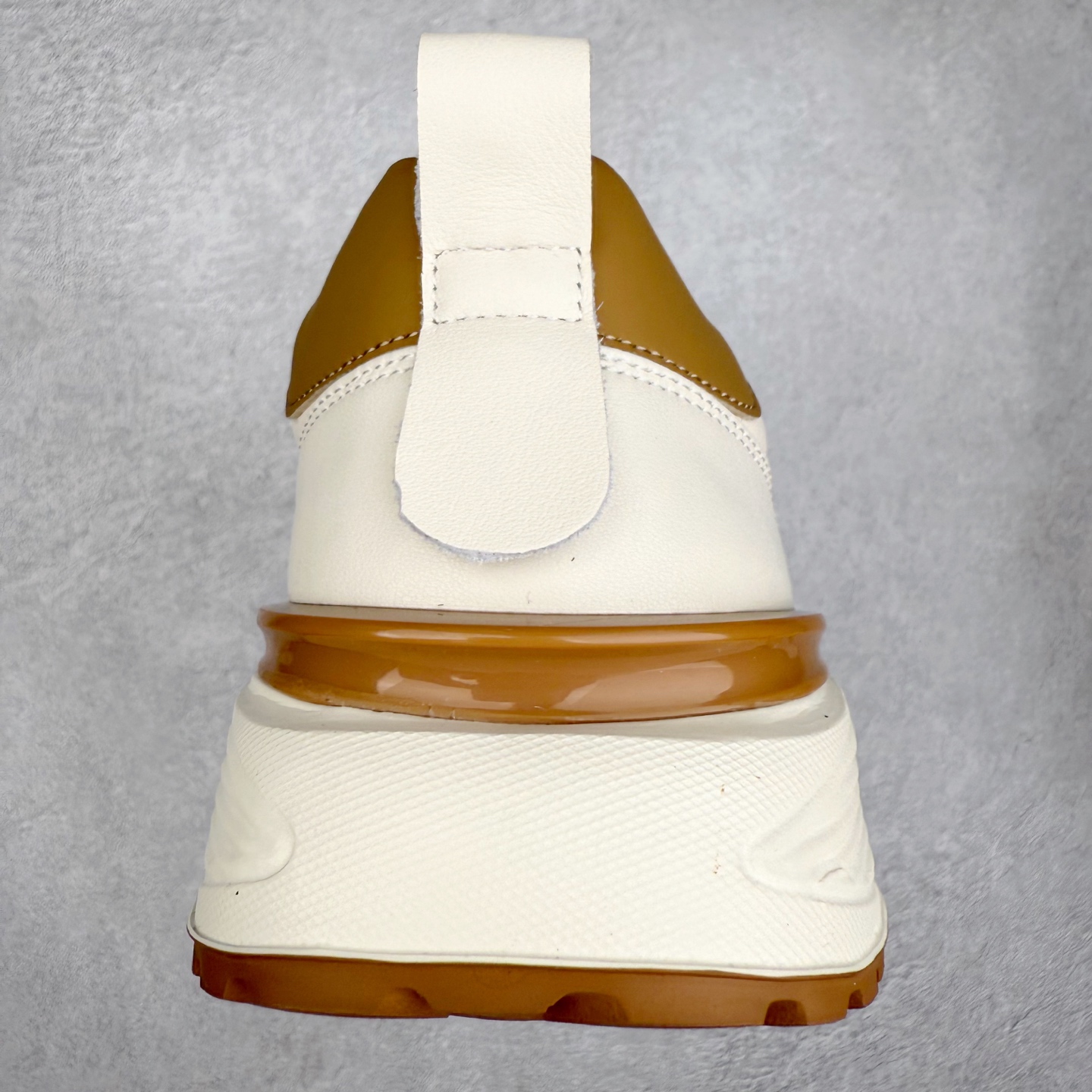 图片[8]-PRADA 普拉达男鞋厚底徽标低帮休闲鞋运动板鞋系列 广东大厂品质 专柜同步 大气个性更潮更抢眼更追求档次，它将颠覆旧念，与您共度时尚潮人必备! 面料采用原版进口小牛皮 牛皮内里垫脚 橡胶发泡大底 轻便防滑耐磨 脚感舒适 款式耐看做工精细 配以简洁利落的鞋楦 彰显男人的果敢和硬朗 尺码：39 40 41 42 43 44 比运动鞋偏大一码-选品中心