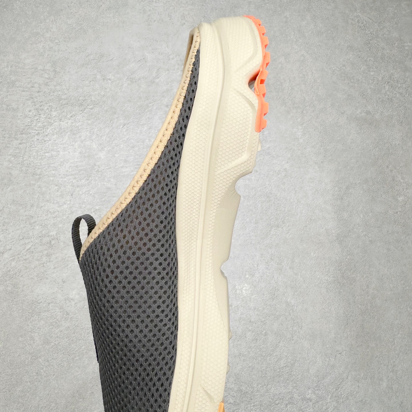 图片[7]-＃HP SALOMON萨洛蒙 RX Slide 3.0 CANVAS 舒适柔软 防滑包头拖鞋 男女同款 SALOMON诞生于1947年的法国阿尔卑斯山区，全球知名的户外运动品牌。一直致力于推动滑雪、越野跑等山地运动的发展及产品的进步。其产品设计致力于追求创新和发掘产品的性能极限，帮助喜欢自由的人在山地间不断挑战自我。实拍调校N版已经零色差零失真 百分百还原实物色彩所见即所得 不存在货不对板色差等低级问题 选购参考实物拍摄 不混卖不参货 只用心做好货严格选品 承诺混一赔十 尺码：36 36.5 37.5 38 38.5 39 40 40.5 41 42 42.5 43 44 44.5 45-选品中心