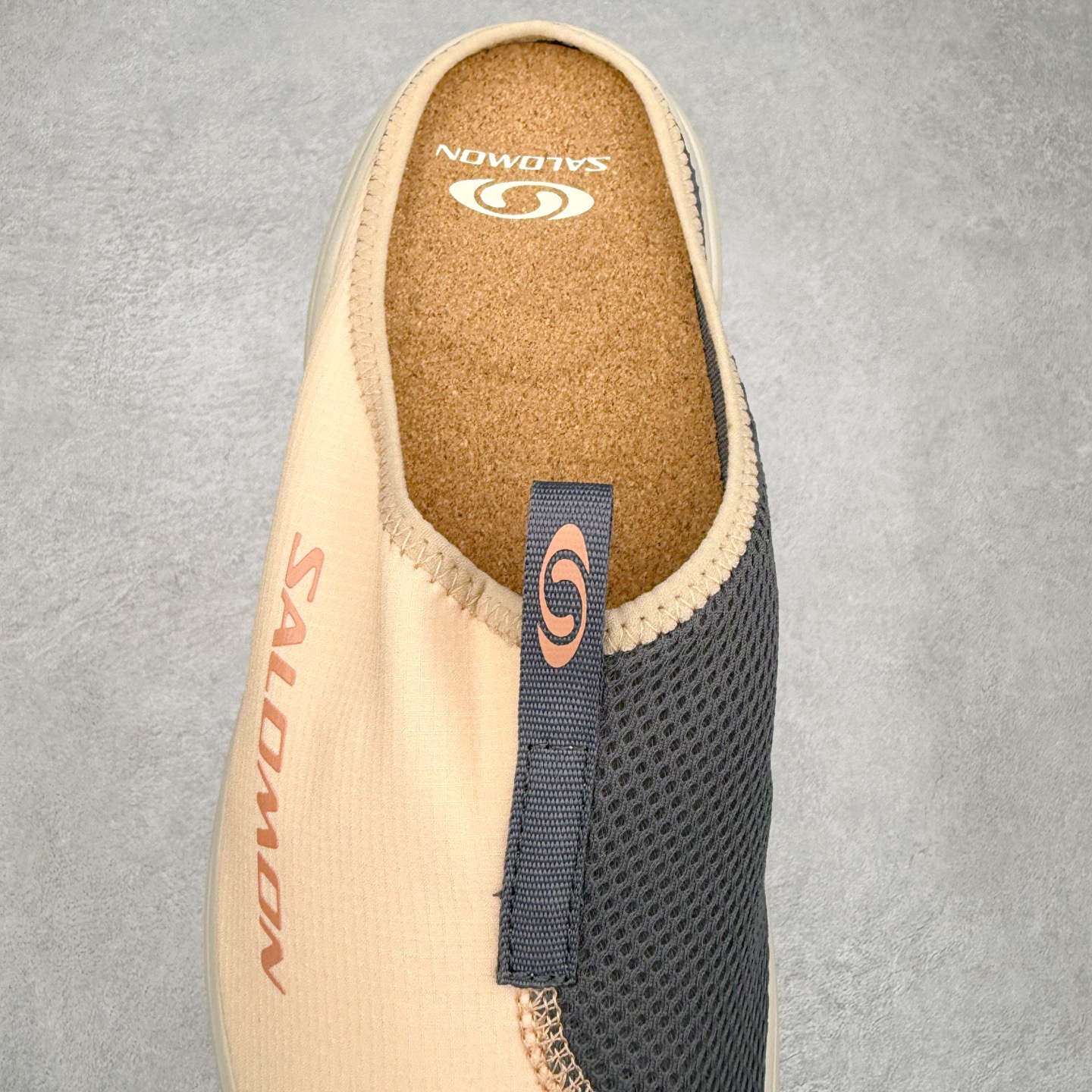 图片[5]-＃HP SALOMON萨洛蒙 RX Slide 3.0 CANVAS 舒适柔软 防滑包头拖鞋 男女同款 SALOMON诞生于1947年的法国阿尔卑斯山区，全球知名的户外运动品牌。一直致力于推动滑雪、越野跑等山地运动的发展及产品的进步。其产品设计致力于追求创新和发掘产品的性能极限，帮助喜欢自由的人在山地间不断挑战自我。实拍调校N版已经零色差零失真 百分百还原实物色彩所见即所得 不存在货不对板色差等低级问题 选购参考实物拍摄 不混卖不参货 只用心做好货严格选品 承诺混一赔十 尺码：36 36.5 37.5 38 38.5 39 40 40.5 41 42 42.5 43 44 44.5 45-选品中心