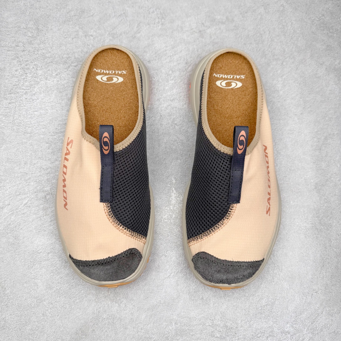 图片[2]-＃HP SALOMON萨洛蒙 RX Slide 3.0 CANVAS 舒适柔软 防滑包头拖鞋 男女同款 SALOMON诞生于1947年的法国阿尔卑斯山区，全球知名的户外运动品牌。一直致力于推动滑雪、越野跑等山地运动的发展及产品的进步。其产品设计致力于追求创新和发掘产品的性能极限，帮助喜欢自由的人在山地间不断挑战自我。实拍调校N版已经零色差零失真 百分百还原实物色彩所见即所得 不存在货不对板色差等低级问题 选购参考实物拍摄 不混卖不参货 只用心做好货严格选品 承诺混一赔十 尺码：36 36.5 37.5 38 38.5 39 40 40.5 41 42 42.5 43 44 44.5 45-选品中心