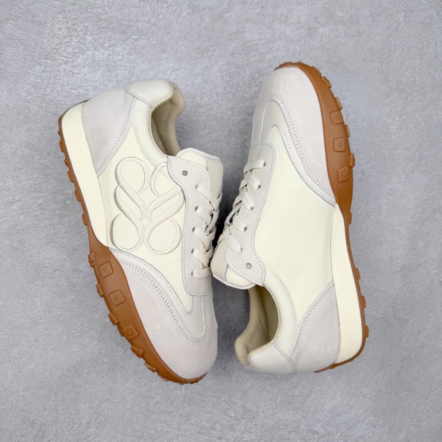 图片[3]-董洁代言 众多明星同款 新晋品牌 #潮流爆款 真美诗joypeace 小彩蛋 city walk选手 时尚单品 精美花纹刺绣 防滑棋盘厚底 德训鞋 阿甘鞋低帮生活休闲鞋 #釆用今年最流行的全手工拉帮工艺成型 反绒牛皮拼接鞋面材质 鞋身原装高密度防刮尼龙面料,极好柔软效果 德训鞋界的白月光 长时间走路和站立都不累脚 不管怎么搭配都好看 尺码：35 36 37 38 39 40-选品中心