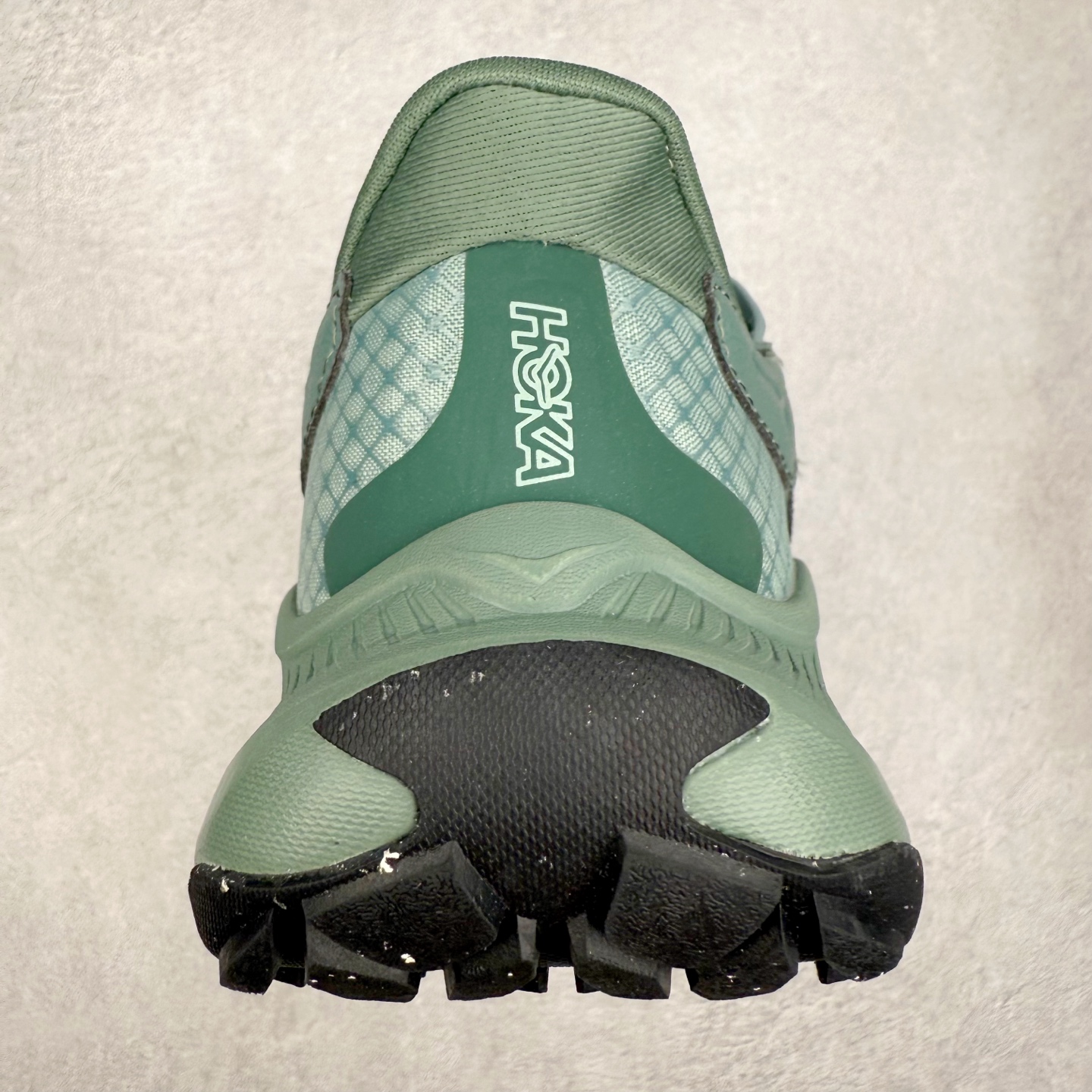 图片[8]-HOKA ONE ONE PROJECT TRANSPORT 舒适百搭防滑耐磨低帮生活休闲鞋 男女同款 HOKA ONE ONE是来自美国的跑步鞋知名品牌，创立于2009年，始终致力于为所有跑者提供更新、更好的跑步装备。相比常规跑鞋，HOKA ONE ONE特别研发使用性能独特的几何形跑鞋中底，此种鞋底更厚、更高、回弹性也更好，除了卓越的缓冲性能，它还能內各种阶段的跑者带来更具动感、更加稳定的跑步体验。HOKAONE ONE从设计之初就清楚意识到，要保证跑者步幅的均匀一致，双脚自然而然的运动至关重要。尺码：36 36.5 37.5 38 38.5 39 40 40.5 41 42 42.5 43 44 44.5 45-选品中心