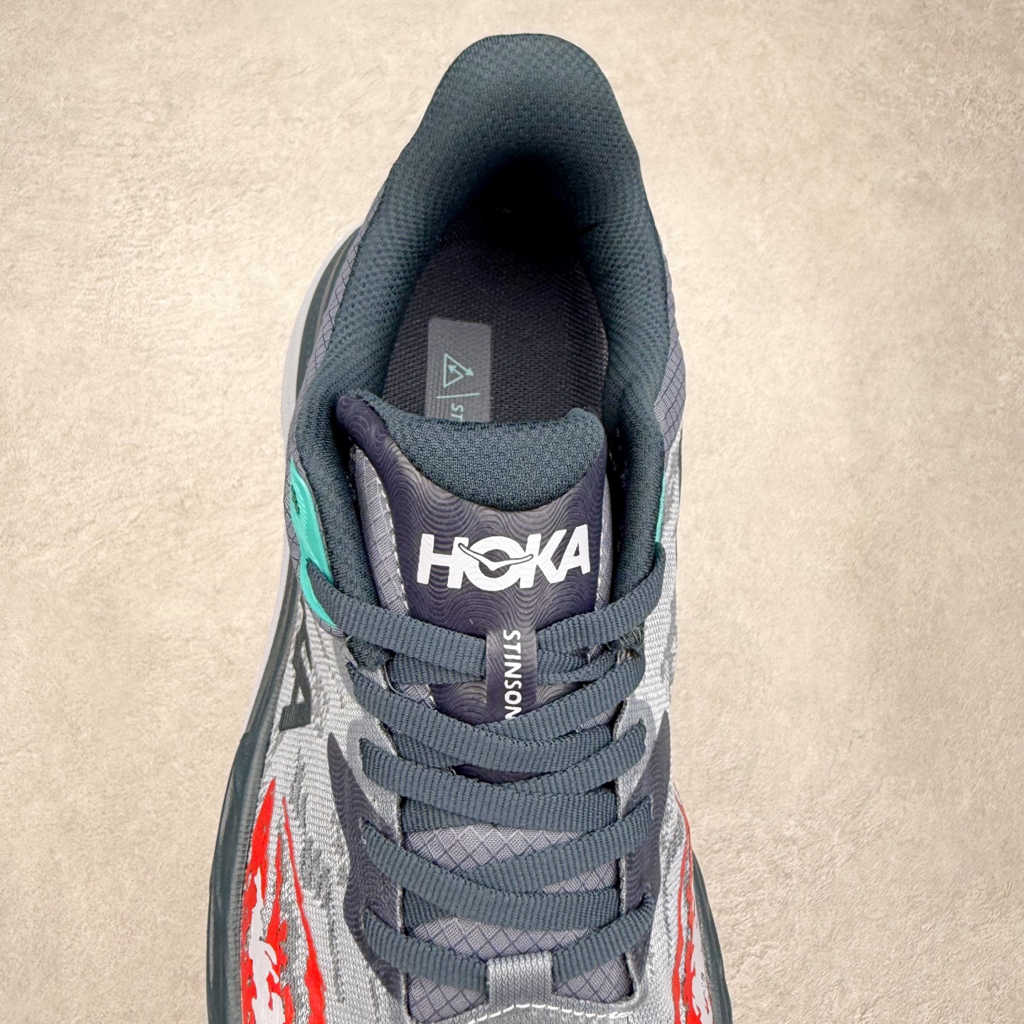 图片[5]-HOKA ONE ONE Stinson 7 ATR 斯廷森7代系列低帮全地形厚底轻量运动越野跑鞋 HOKA ONE ONE总是以独特的方式 Stinson ATR 主打整个HOKA系列中最出色最厚中底设计 堪称名副其实的“减震王” 这一款多功能全地形跑鞋采用以废旧塑料制成的尤尼菲 Reprieve再生面料 比其前代产品的重量更轻、稳定性更高 与鞋带一体化设计的全新孔眼可提供独立的支撑 精心打磨的后跟鞋口圈可带来松软契合的舒适脚感 而紧密分布的凸耳则可以确保绝佳的稳定性 尺码：36 36.5 37.5 38 38.5 39 40 40.5 41 42 42.5 43 44 44.5 45-选品中心
