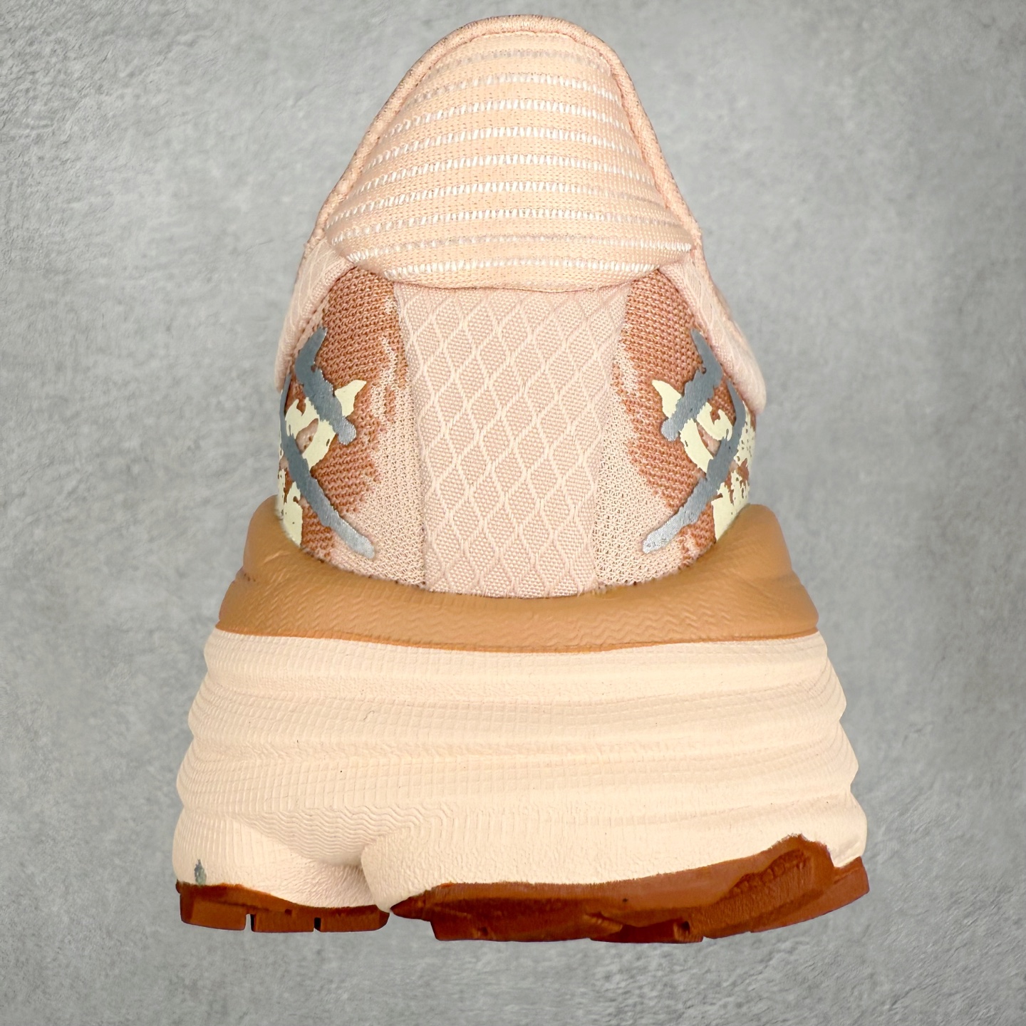 图片[8]-HOKA ONE ONE Stinson 7 ATR 斯廷森7代系列低帮全地形厚底轻量运动越野跑鞋 HOKA ONE ONE总是以独特的方式 Stinson ATR 主打整个HOKA系列中最出色最厚中底设计 堪称名副其实的“减震王” 这一款多功能全地形跑鞋采用以废旧塑料制成的尤尼菲 Reprieve再生面料 比其前代产品的重量更轻、稳定性更高 与鞋带一体化设计的全新孔眼可提供独立的支撑 精心打磨的后跟鞋口圈可带来松软契合的舒适脚感 而紧密分布的凸耳则可以确保绝佳的稳定性 尺码：36 36.5 37.5 38 38.5 39 40 40.5 41 42 42.5 43 44 44.5 45-选品中心