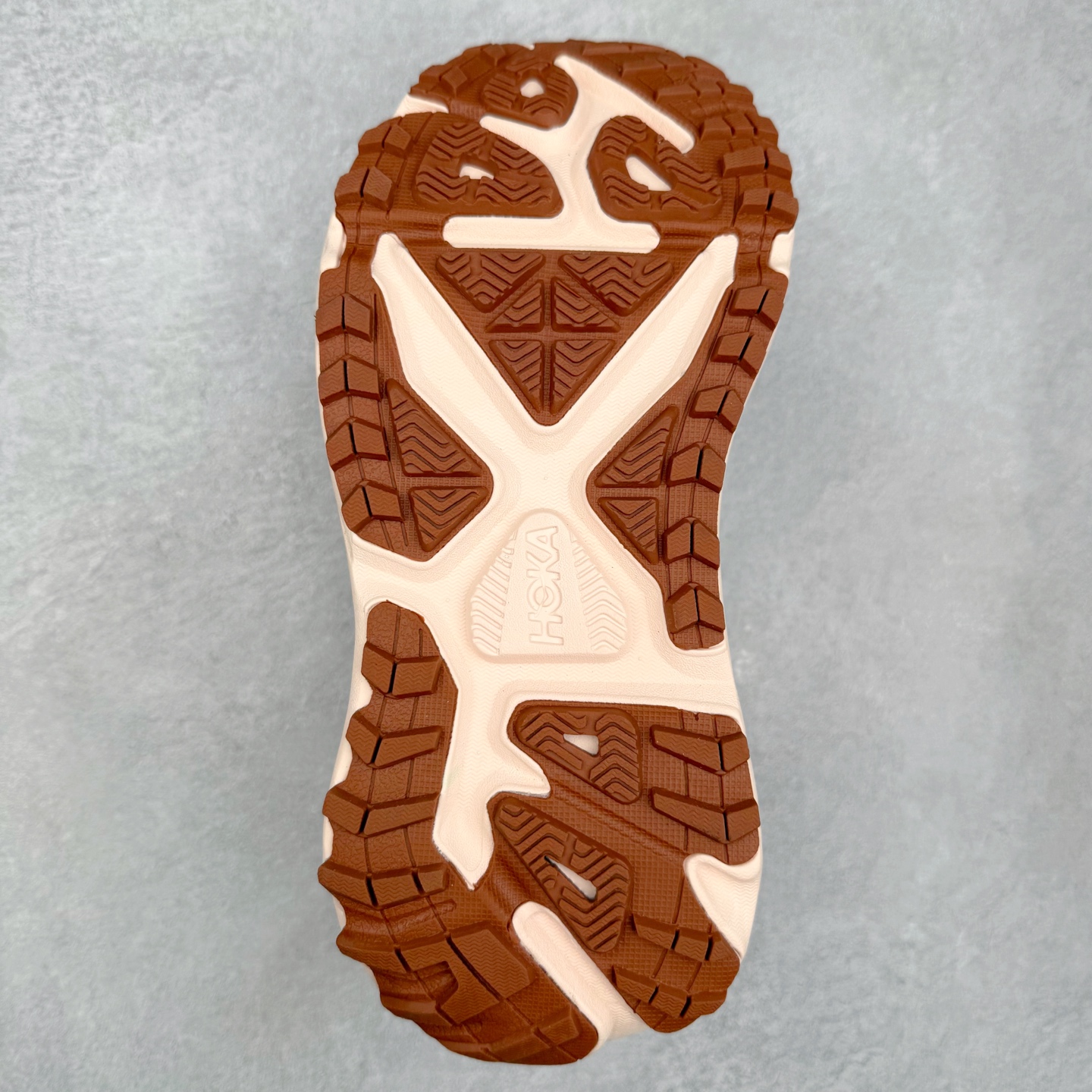 图片[9]-HOKA ONE ONE Stinson 7 ATR 斯廷森7代系列低帮全地形厚底轻量运动越野跑鞋 HOKA ONE ONE总是以独特的方式 Stinson ATR 主打整个HOKA系列中最出色最厚中底设计 堪称名副其实的“减震王” 这一款多功能全地形跑鞋采用以废旧塑料制成的尤尼菲 Reprieve再生面料 比其前代产品的重量更轻、稳定性更高 与鞋带一体化设计的全新孔眼可提供独立的支撑 精心打磨的后跟鞋口圈可带来松软契合的舒适脚感 而紧密分布的凸耳则可以确保绝佳的稳定性 尺码：36 36.5 37.5 38 38.5 39 40 40.5 41 42 42.5 43 44 44.5 45-选品中心