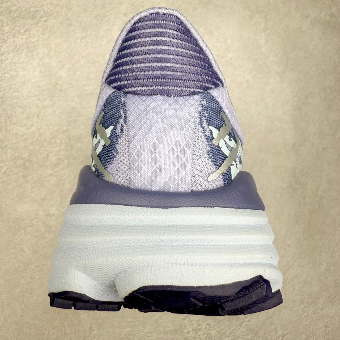 图片[8]-HOKA ONE ONE Stinson 7 ATR 斯廷森7代系列低帮全地形厚底轻量运动越野跑鞋 HOKA ONE ONE总是以独特的方式 Stinson ATR 主打整个HOKA系列中最出色最厚中底设计 堪称名副其实的“减震王” 这一款多功能全地形跑鞋采用以废旧塑料制成的尤尼菲 Reprieve再生面料 比其前代产品的重量更轻、稳定性更高 与鞋带一体化设计的全新孔眼可提供独立的支撑 精心打磨的后跟鞋口圈可带来松软契合的舒适脚感 而紧密分布的凸耳则可以确保绝佳的稳定性 尺码：36 36.5 37.5 38 38.5 39 40 40.5 41 42 42.5 43 44 44.5 45-选品中心