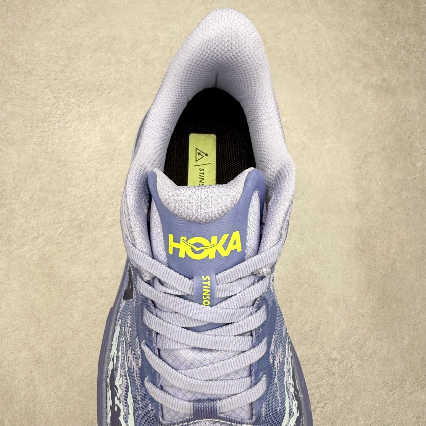 图片[5]-HOKA ONE ONE Stinson 7 ATR 斯廷森7代系列低帮全地形厚底轻量运动越野跑鞋 HOKA ONE ONE总是以独特的方式 Stinson ATR 主打整个HOKA系列中最出色最厚中底设计 堪称名副其实的“减震王” 这一款多功能全地形跑鞋采用以废旧塑料制成的尤尼菲 Reprieve再生面料 比其前代产品的重量更轻、稳定性更高 与鞋带一体化设计的全新孔眼可提供独立的支撑 精心打磨的后跟鞋口圈可带来松软契合的舒适脚感 而紧密分布的凸耳则可以确保绝佳的稳定性 尺码：36 36.5 37.5 38 38.5 39 40 40.5 41 42 42.5 43 44 44.5 45-选品中心