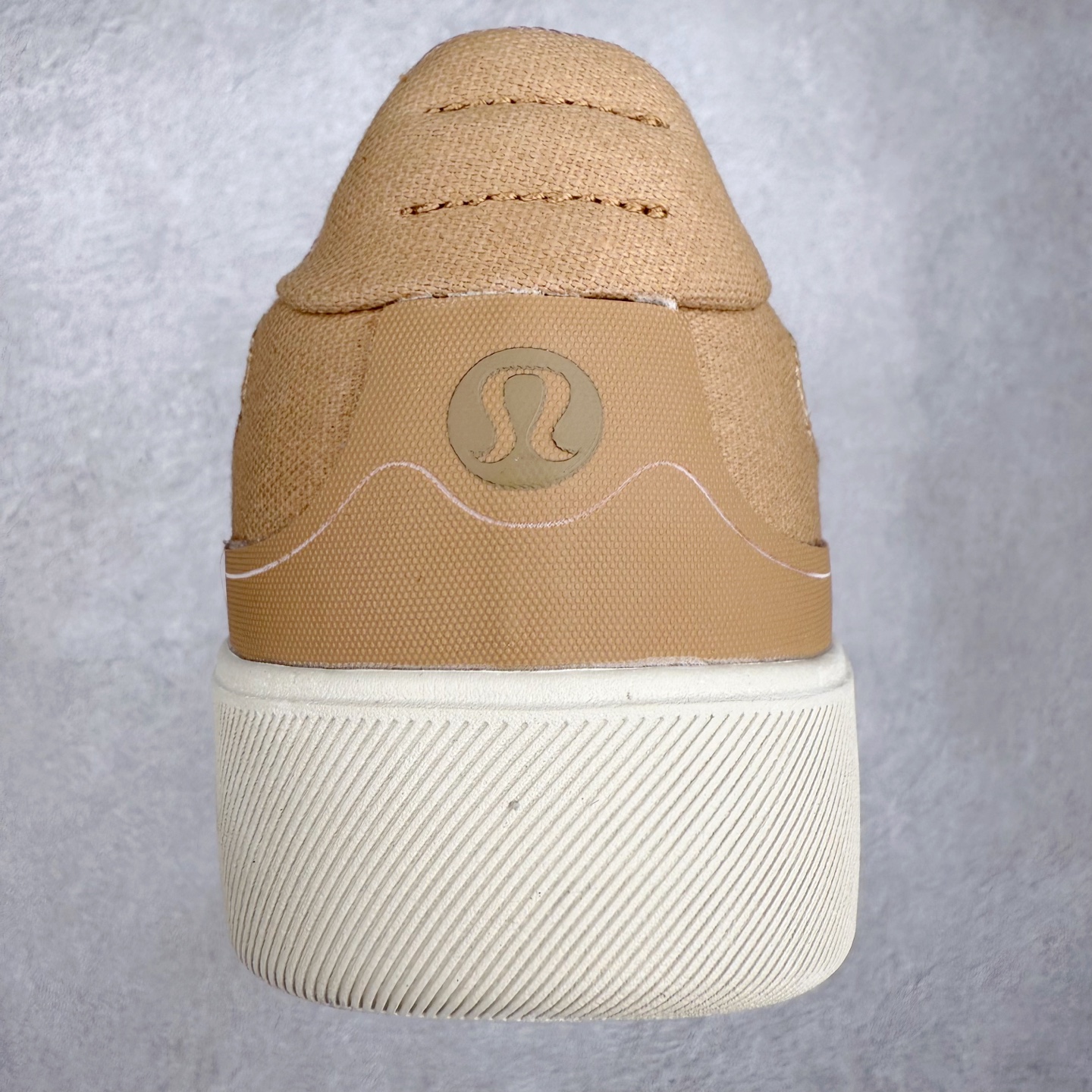 图片[8]-＃GD广顶 lululemon Cityverse 露露乐檬极简主义减震耐磨低帮生活休闲鞋 Cityverse将运动性能融入经典休闲鞋中，中底提供出色缓震，并贴合足部曲线，带来全天候的舒适感。鞋面采用两种材质拼接，且前半部分采用热熔压胶处理，无任何缝线，保留了鞋身整体性。模制泡沫的鞋垫带来上乘的脚感，在平日休闲穿着时不会磨脚，也能提供轻质软弹的效果。25年来，lululemon一直秉持“感受为先”的设计理念，并相信更好的感受带来更好的表现。此次男鞋的设计亦是如此。投入多年研究，针对男性在不同运动场景中的脚步形态设计了不同鞋履款式。同时，还进行了生物力学与形态学研究，为“他”带来更好的贴合度和感受。尺码：36 36.5 37.5 38 38.5 39 40 40.5 41 42 42.5 43 44 44.5 45-选品中心