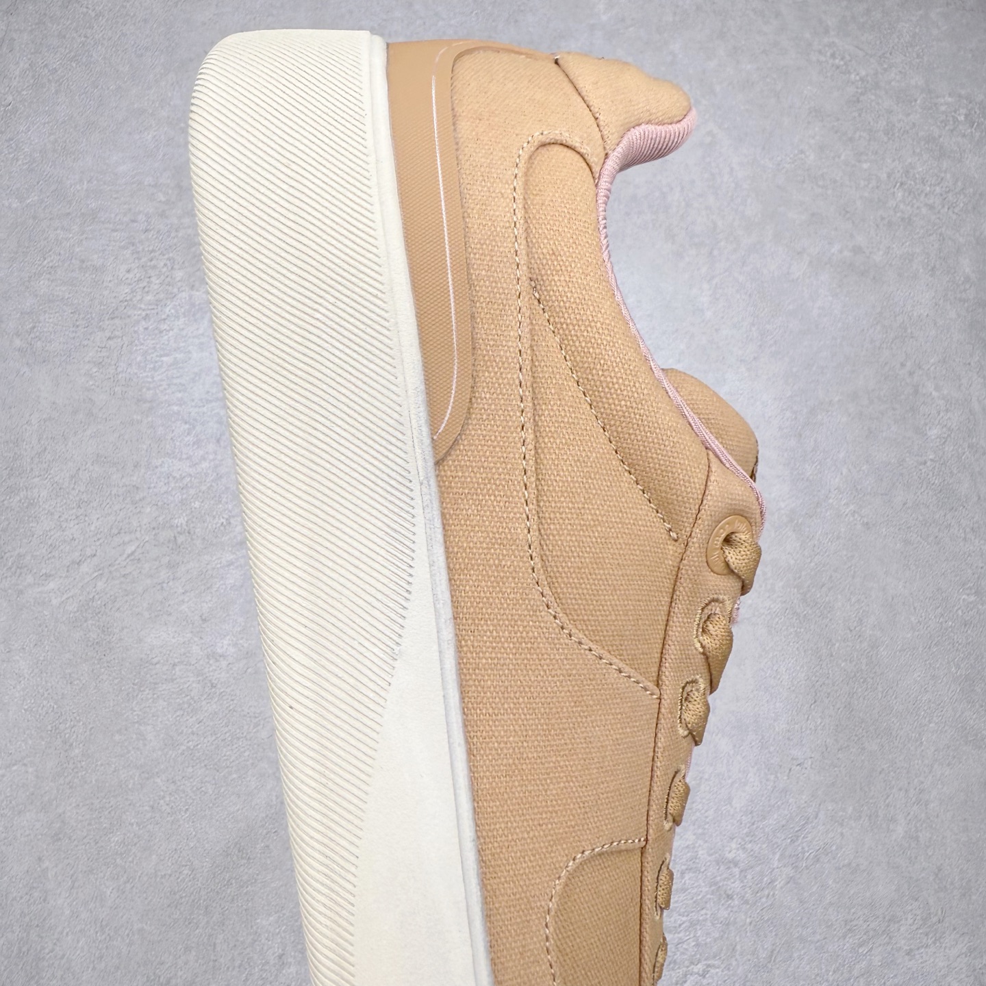 图片[6]-＃GD广顶 lululemon Cityverse 露露乐檬极简主义减震耐磨低帮生活休闲鞋 Cityverse将运动性能融入经典休闲鞋中，中底提供出色缓震，并贴合足部曲线，带来全天候的舒适感。鞋面采用两种材质拼接，且前半部分采用热熔压胶处理，无任何缝线，保留了鞋身整体性。模制泡沫的鞋垫带来上乘的脚感，在平日休闲穿着时不会磨脚，也能提供轻质软弹的效果。25年来，lululemon一直秉持“感受为先”的设计理念，并相信更好的感受带来更好的表现。此次男鞋的设计亦是如此。投入多年研究，针对男性在不同运动场景中的脚步形态设计了不同鞋履款式。同时，还进行了生物力学与形态学研究，为“他”带来更好的贴合度和感受。尺码：36 36.5 37.5 38 38.5 39 40 40.5 41 42 42.5 43 44 44.5 45-选品中心