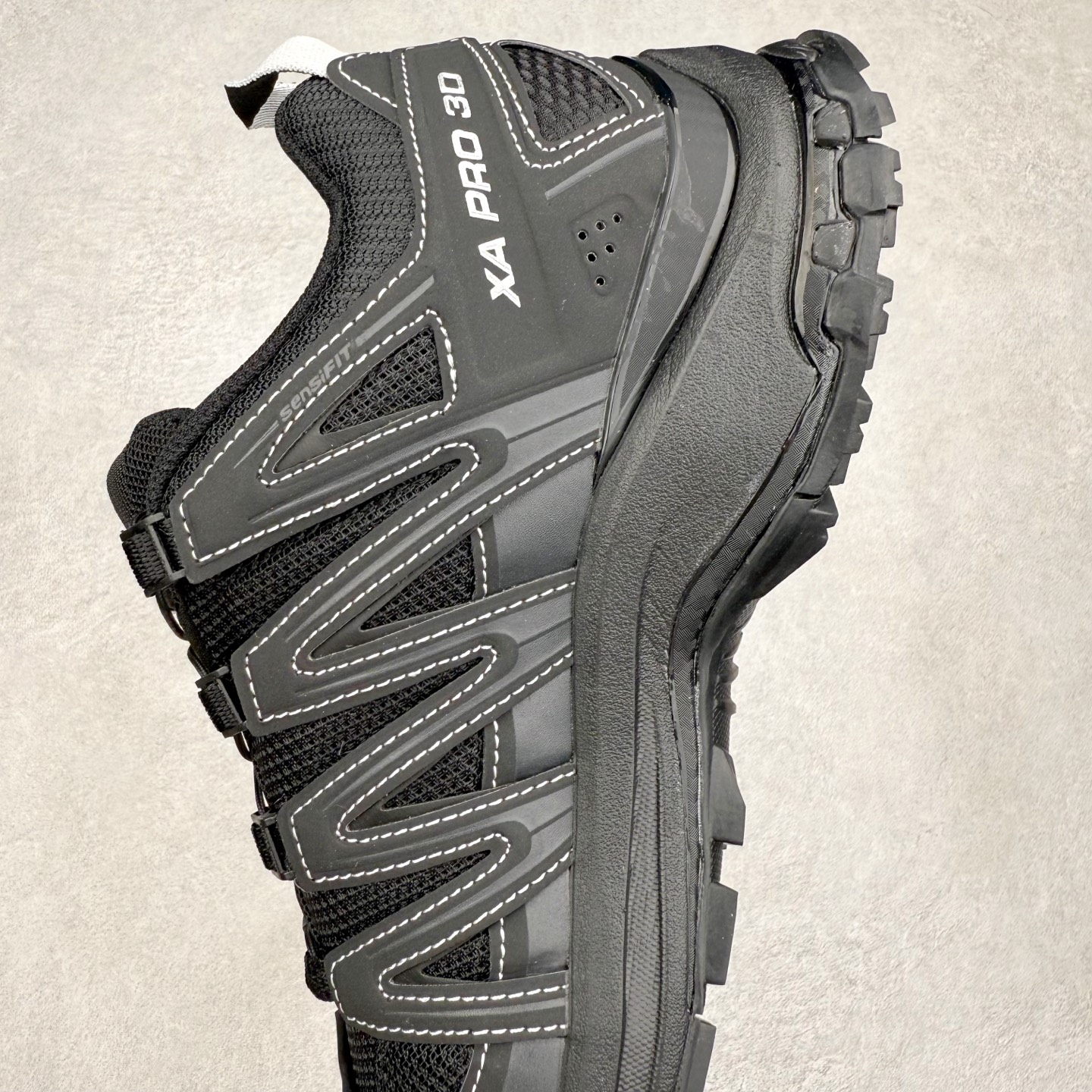 图片[7]-＃GX/绿X SALOMON XA Pro 3D ADV 萨洛蒙潮流越野机能户外功能鞋 纯原外贸平台特供订单 耗时半年巨作 全套原纸板楦头开发 原厂特供网布配套加持 确保原汁原味 完美呈现版型 原档数据独家私模五层组合大底 男女鞋同步官方开发至46.5 原装Ortholite轻量化鞋垫 中底布带钢印编号 原厂TPU锁扣 进口港宝加持 后跟自然饱满 还原公司包裹性 鞋面采用SENSIFT贴合技术 全方位贴合包裹脚型 鞋跟部鞋底牵引设计 提供强大的抓地性能 更适应野外崎岖不平的道路 其3D ADVANCED CHASSIS底盘 材料轻量大化 钉齿设计更具稳定性 防护性 鞋底易磨损区运用CONTAGRIP高耐磨材料 应对城市硬质路面长距离跑考验 尺码：36 36.5 37.5 38 38.5 39 40 40.5 41 42 42.5 43 44 44.5 45 46 46.5-选品中心