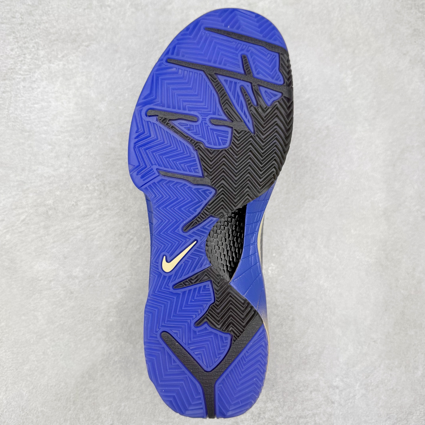 图片[9]-＃S2纯原 NK Zoom Kobe 4 科比四代 金黑紫 IM2532-701 原厂高压 Zoom Turbo气垫➕后掌EVA缓震 实战配置直接拉满 原楦纸板开发 鞋身流线型、后跟塑形 区分土肥圆 原档数据3D打印 鞋面细节匹配原版 全身鞋材卡料色独家定制 唯一正确喷漆 SWOOSH NK专利Flyknit飞线科技 给予鞋身足够抗扭矩力 真实底模最大48.5 实战利器 专供海外市场 尺码：40 40.5 41 42 42.5 43 44 44.5 45 46 47.5 48.5 （脚宽、脚胖 建议买大半码）-选品中心