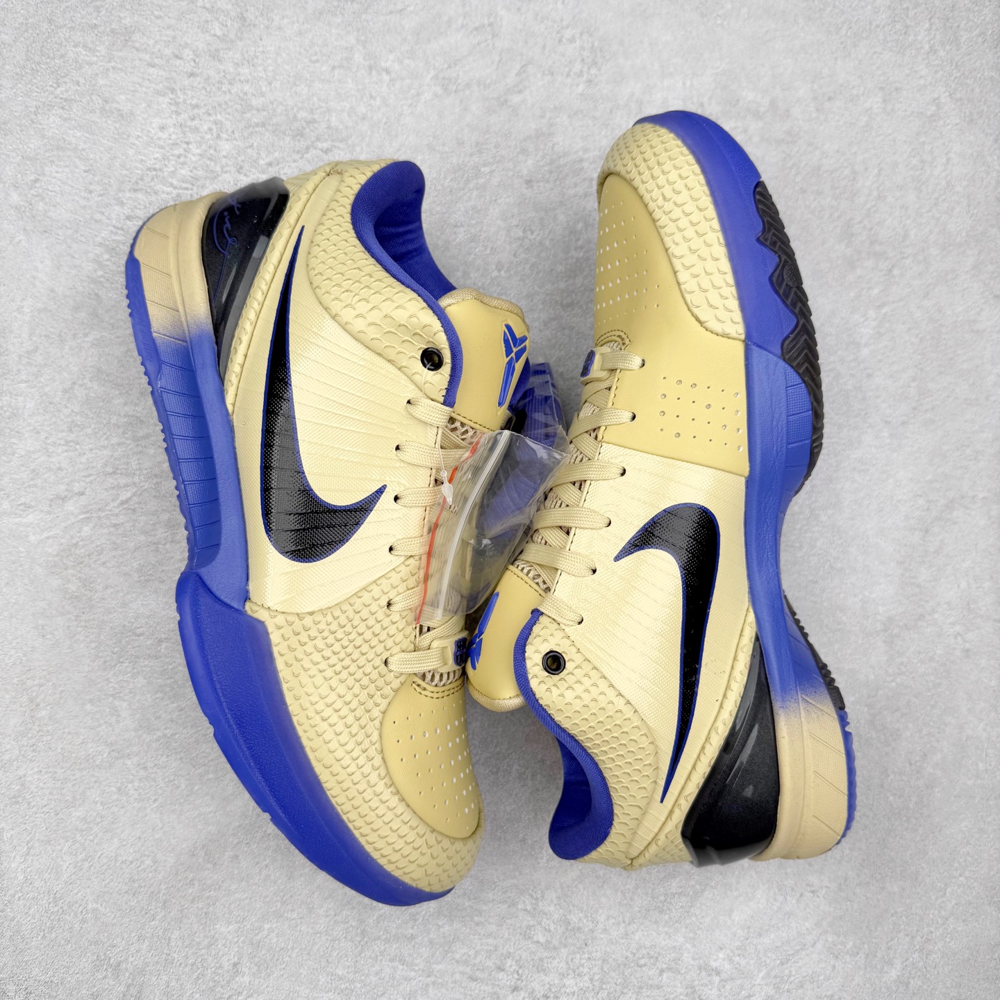 图片[3]-＃S2纯原 NK Zoom Kobe 4 科比四代 金黑紫 IM2532-701 原厂高压 Zoom Turbo气垫➕后掌EVA缓震 实战配置直接拉满 原楦纸板开发 鞋身流线型、后跟塑形 区分土肥圆 原档数据3D打印 鞋面细节匹配原版 全身鞋材卡料色独家定制 唯一正确喷漆 SWOOSH NK专利Flyknit飞线科技 给予鞋身足够抗扭矩力 真实底模最大48.5 实战利器 专供海外市场 尺码：40 40.5 41 42 42.5 43 44 44.5 45 46 47.5 48.5 （脚宽、脚胖 建议买大半码）-选品中心