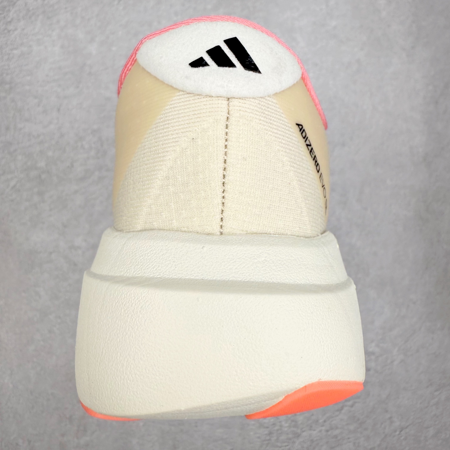 图片[8]-AD Adizero EVO SL 马拉松竞速专业跑鞋 JS4459 CELERMESH针织网面非常轻薄 纤维间的缝隙很大 可以保证跑步时的透气、排汗效果 鞋舌直接与两侧的内衬和鞋底连接在一起 在跑步过程中不会被鞋舌的左右移动所困扰 在标准鞋带孔的基础上再拓宽一组鞋带孔 适合不同脚型的需求 突破性 EnergyRods 技术，有助于跑者实现更好的成绩 中底独特的LIGHTSTRIKE PRO泡棉材质 微弹感觉在跑步过程中给予了良好的支撑体验 对于顶级精英和高水平进阶跑者来说 ADIOS PRO是一双值得信赖的竞速比赛用鞋 尺码：36 36.5 37.5 38 38.5 39 40 40.5 41 42 42.5 43 44 44.5 45-选品中心