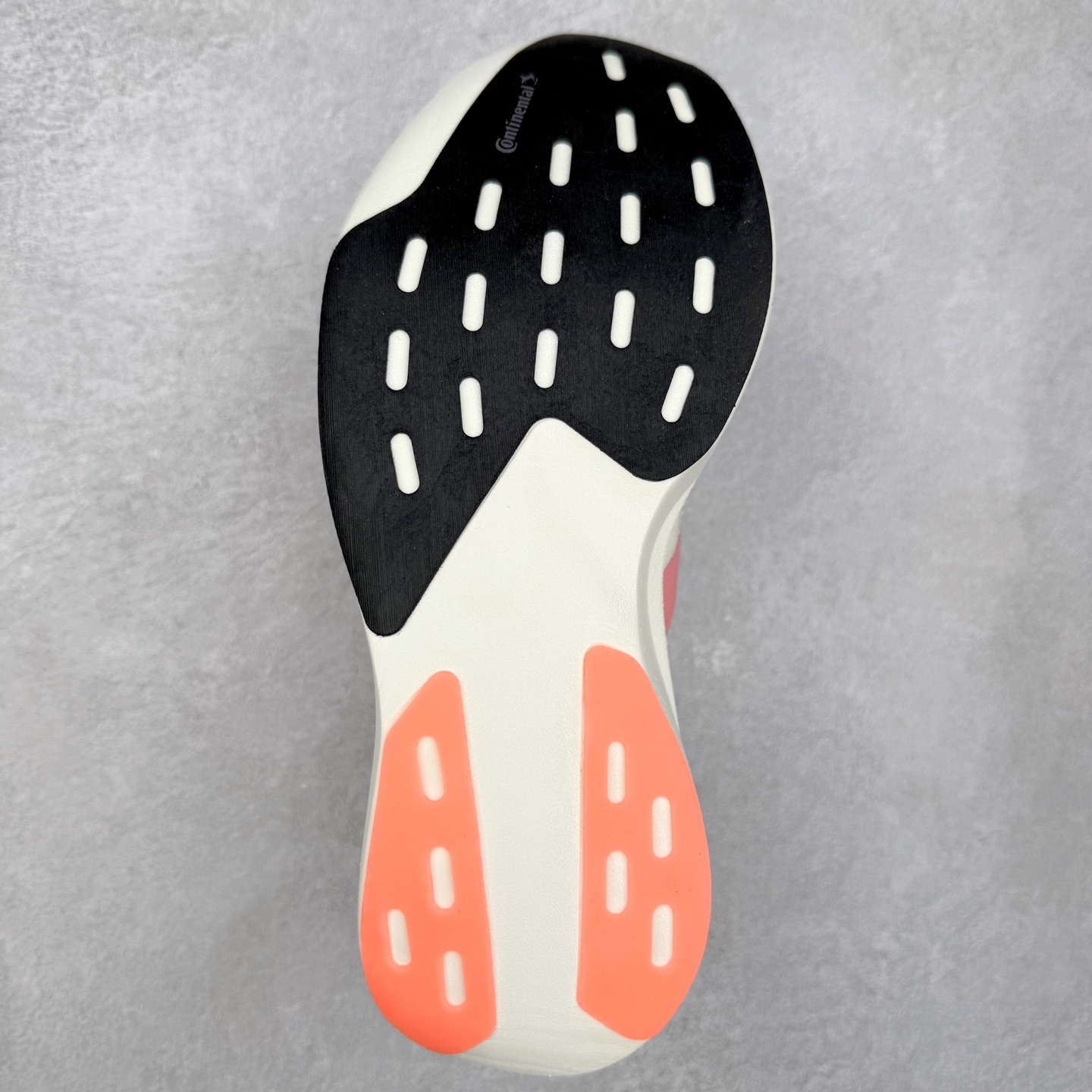 图片[9]-AD Adizero EVO SL 马拉松竞速专业跑鞋 JS4459 CELERMESH针织网面非常轻薄 纤维间的缝隙很大 可以保证跑步时的透气、排汗效果 鞋舌直接与两侧的内衬和鞋底连接在一起 在跑步过程中不会被鞋舌的左右移动所困扰 在标准鞋带孔的基础上再拓宽一组鞋带孔 适合不同脚型的需求 突破性 EnergyRods 技术，有助于跑者实现更好的成绩 中底独特的LIGHTSTRIKE PRO泡棉材质 微弹感觉在跑步过程中给予了良好的支撑体验 对于顶级精英和高水平进阶跑者来说 ADIOS PRO是一双值得信赖的竞速比赛用鞋 尺码：36 36.5 37.5 38 38.5 39 40 40.5 41 42 42.5 43 44 44.5 45-选品中心