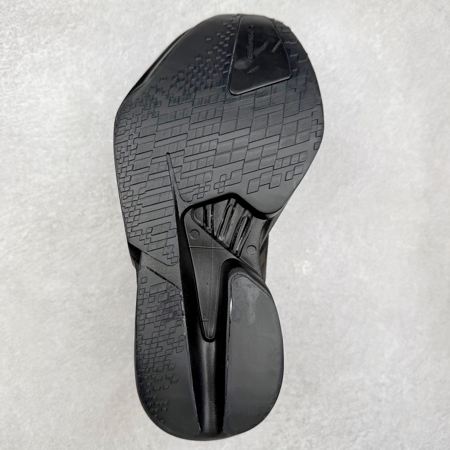 图片[9]-Y-3 Adizero Adios 9 时尚简约舒适潮流 织物耐磨低帮跑步鞋 JR6655 Y-3，这个由世界顶级设计师山本耀司（YohjiYamamoto）担任创意总监与adidas合作的全新品牌正式于2006春夏进入中国。品牌的Y代表YohjiYamamoto，而3则代表adidas三条线的logo。创意总监山本耀司将其个人品牌的简洁、极具设计感的风格融入Y-3，完美地给我们展现一个高档时尚的运动品牌形象。朴实与冷静是Y-3的基本形象概念。Y-3的时尚本质是运动的，被誉为“黑色魔法师\\\”的山本耀司使传统运动品牌adidas赫然跃上了Fashion的版面，运动装从此也登上大雅之堂。尺码：35.5 36 36.5 37 38 38.5 39 40 40.5 41 42 42.5 43 44 44.5 45-选品中心