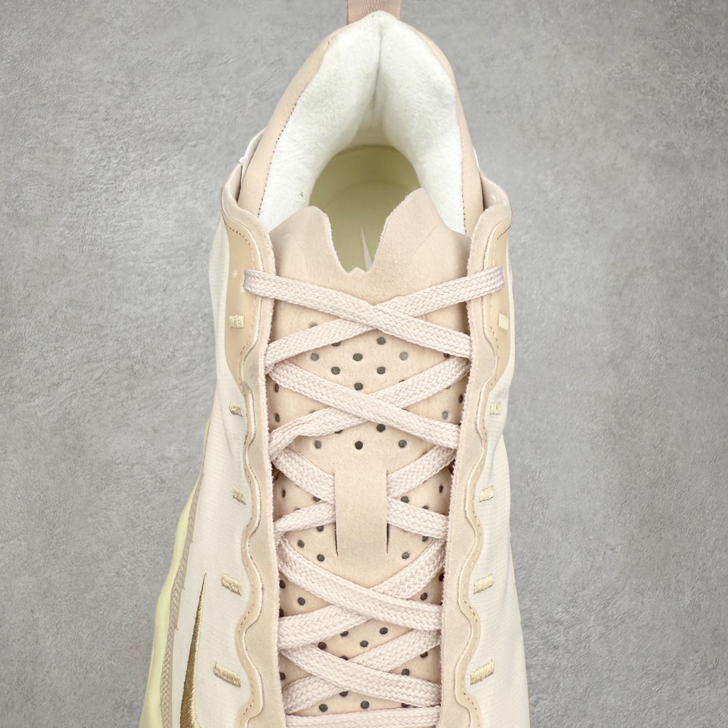 图片[5]-HYEIN SEO x NK Ava Rover 百搭舒适耐磨低帮跑步鞋 男女同款 流线型轮廓，通过轻薄物料鞋面结合 TPU 网格状支撑示人，增厚的中底材质选用 ReactX 加持，华夫外底收尾。鞋垫与后跟鞋提，克制点缀 Hyein Seo 字样。鞋垫与鞋提则采用菱形格纹的变化元素呈现。实拍调校N版已经零色差零失真 百分百还原实物色彩所见即所得 不存在货不对板色差等低级问题 选购参考实物拍摄 不混卖不参货 只用心做好货严格选品 承诺混一赔十 尺码：36 36.5 37.5 38 38.5 39 40 40.5 41 42 42.5 43 44 44.5 45-选品中心