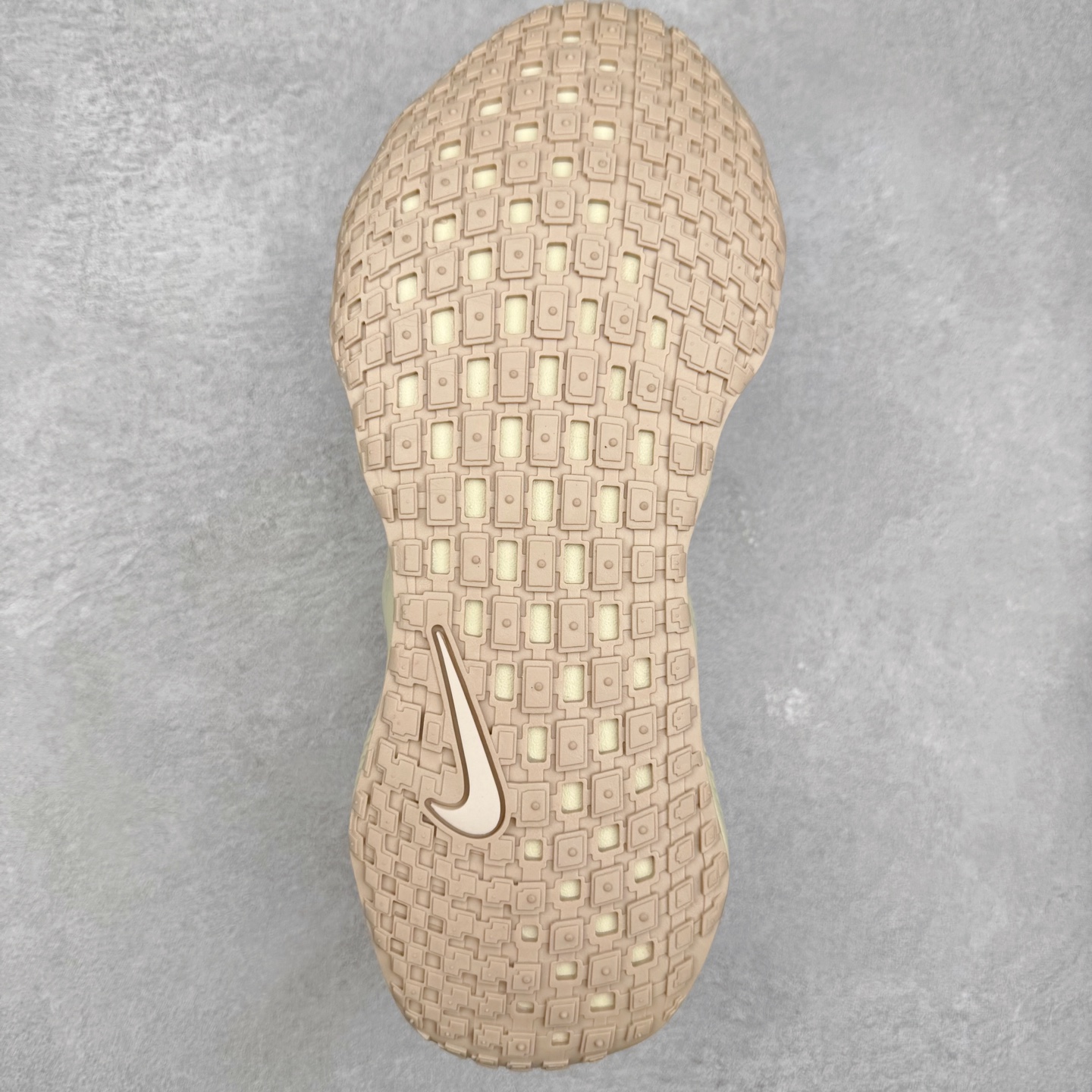 图片[9]-HYEIN SEO x NK Ava Rover 百搭舒适耐磨低帮跑步鞋 男女同款 流线型轮廓，通过轻薄物料鞋面结合 TPU 网格状支撑示人，增厚的中底材质选用 ReactX 加持，华夫外底收尾。鞋垫与后跟鞋提，克制点缀 Hyein Seo 字样。鞋垫与鞋提则采用菱形格纹的变化元素呈现。实拍调校N版已经零色差零失真 百分百还原实物色彩所见即所得 不存在货不对板色差等低级问题 选购参考实物拍摄 不混卖不参货 只用心做好货严格选品 承诺混一赔十 尺码：36 36.5 37.5 38 38.5 39 40 40.5 41 42 42.5 43 44 44.5 45-选品中心