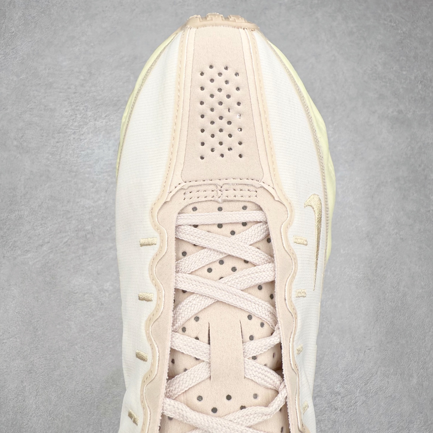 图片[4]-HYEIN SEO x NK Ava Rover 百搭舒适耐磨低帮跑步鞋 男女同款 流线型轮廓，通过轻薄物料鞋面结合 TPU 网格状支撑示人，增厚的中底材质选用 ReactX 加持，华夫外底收尾。鞋垫与后跟鞋提，克制点缀 Hyein Seo 字样。鞋垫与鞋提则采用菱形格纹的变化元素呈现。实拍调校N版已经零色差零失真 百分百还原实物色彩所见即所得 不存在货不对板色差等低级问题 选购参考实物拍摄 不混卖不参货 只用心做好货严格选品 承诺混一赔十 尺码：36 36.5 37.5 38 38.5 39 40 40.5 41 42 42.5 43 44 44.5 45-选品中心