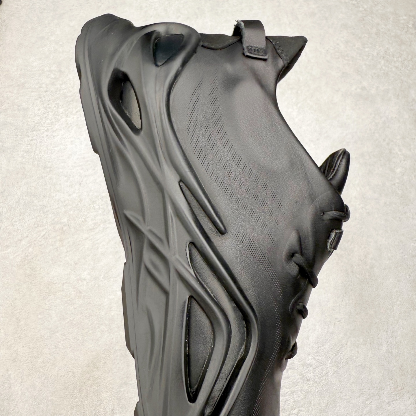 图片[6]-Ecco爱步驱动牛皮革圆头舒适系带低帮生活休闲鞋 ECCO以三大核心特征为依托：北欧设计风格、鞋履制作、积极的生活方式。北欧设计风格：北欧设计特点是独特、有格调、实用和简约，并且品质优良。鞋履制作：ECCO钟爱鞋履制作以及一切与鞋履制作相关的事物。积极的生活方式：ECCO的创始人希望制作出的鞋履无需磨合，即可完美贴合脚型，帮助人们享受行走的乐趣。ECCO的成功源自其产品质量和创新的技术水平，恪守“鞋遵循双足”的设计理念，将的舒适度和风格融为一体。ECCO跑遍全世界寻找创新的原料。从制革制鞋一体化的设置，源头上控制皮革质量，确保对人体无害。 尺码：38 39 40 41 42 43 44 （皮鞋码）-选品中心