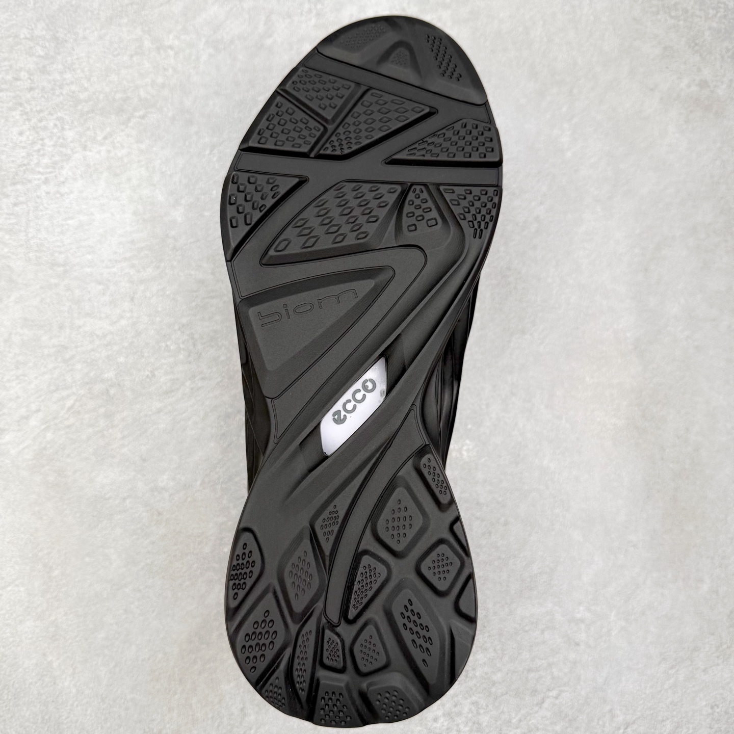 图片[9]-Ecco爱步驱动牛皮革圆头舒适系带低帮生活休闲鞋 ECCO以三大核心特征为依托：北欧设计风格、鞋履制作、积极的生活方式。北欧设计风格：北欧设计特点是独特、有格调、实用和简约，并且品质优良。鞋履制作：ECCO钟爱鞋履制作以及一切与鞋履制作相关的事物。积极的生活方式：ECCO的创始人希望制作出的鞋履无需磨合，即可完美贴合脚型，帮助人们享受行走的乐趣。ECCO的成功源自其产品质量和创新的技术水平，恪守“鞋遵循双足”的设计理念，将的舒适度和风格融为一体。ECCO跑遍全世界寻找创新的原料。从制革制鞋一体化的设置，源头上控制皮革质量，确保对人体无害。 尺码：38 39 40 41 42 43 44 （皮鞋码）-选品中心