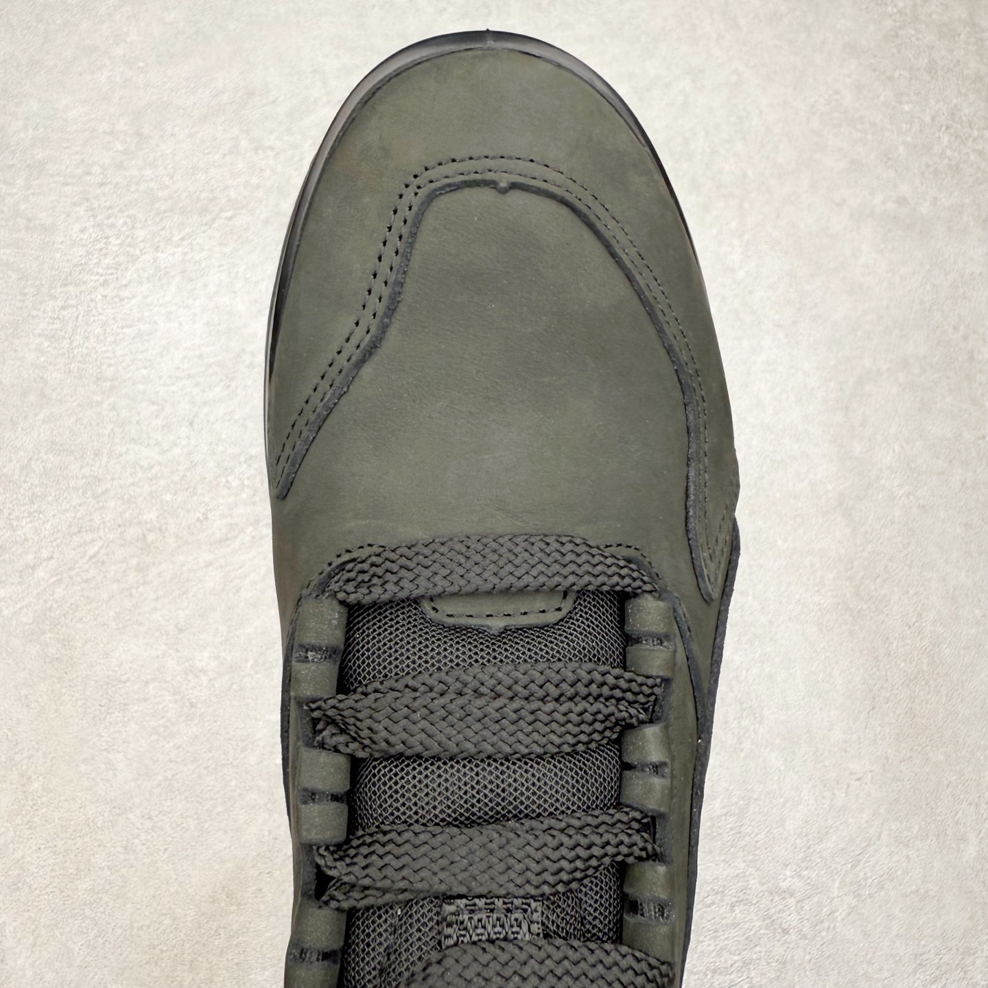 图片[4]-Ecco爱步驱动牛皮革圆头舒适系带低帮生活休闲鞋 ECCO以三大核心特征为依托：北欧设计风格、鞋履制作、积极的生活方式。北欧设计风格：北欧设计特点是独特、有格调、实用和简约，并且品质优良。鞋履制作：ECCO钟爱鞋履制作以及一切与鞋履制作相关的事物。积极的生活方式：ECCO的创始人希望制作出的鞋履无需磨合，即可完美贴合脚型，帮助人们享受行走的乐趣。ECCO的成功源自其产品质量和创新的技术水平，恪守“鞋遵循双足”的设计理念，将的舒适度和风格融为一体。ECCO跑遍全世界寻找创新的原料。从制革制鞋一体化的设置，源头上控制皮革质量，确保对人体无害。 尺码：38 39 40 41 42 43 44 （皮鞋码）-选品中心