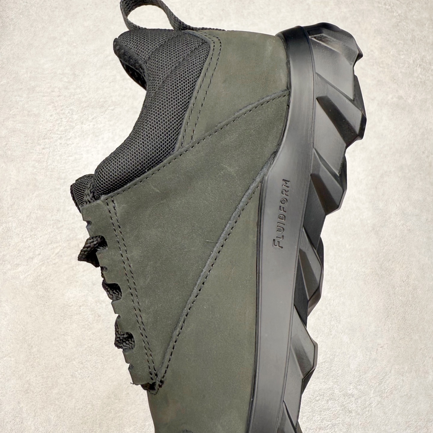 图片[7]-Ecco爱步驱动牛皮革圆头舒适系带低帮生活休闲鞋 ECCO以三大核心特征为依托：北欧设计风格、鞋履制作、积极的生活方式。北欧设计风格：北欧设计特点是独特、有格调、实用和简约，并且品质优良。鞋履制作：ECCO钟爱鞋履制作以及一切与鞋履制作相关的事物。积极的生活方式：ECCO的创始人希望制作出的鞋履无需磨合，即可完美贴合脚型，帮助人们享受行走的乐趣。ECCO的成功源自其产品质量和创新的技术水平，恪守“鞋遵循双足”的设计理念，将的舒适度和风格融为一体。ECCO跑遍全世界寻找创新的原料。从制革制鞋一体化的设置，源头上控制皮革质量，确保对人体无害。 尺码：38 39 40 41 42 43 44 （皮鞋码）-选品中心