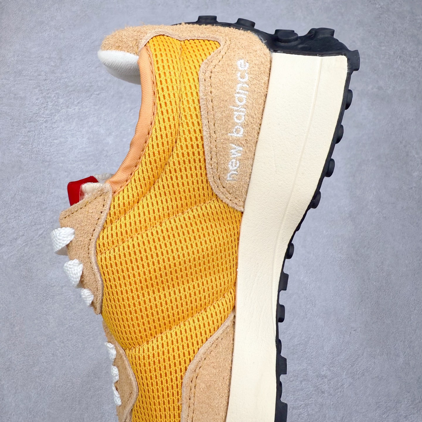 图片[7]-New Balance MS327 NB新百伦系列复古休闲运动慢跑鞋 #以更纯粹的复古风格设计打造的全新造型 侧身还以解构设计 将 N 字标志以做旧压花样式呈现 样式别具新意 而麂皮、冲孔皮革的塑造 则呈现出高级怀旧气质 也让鞋款在奢华时装风格与运动氛围之间达到了平衡 鞋身采用尼龙及猪巴革麂皮物料拼接构成 中底高弹PU材质及满丁防滑橡胶外底 尺码：36 37 37.5 38 38.5 39.5 40 40.5 41.5 42 42.5 43 44 45-选品中心