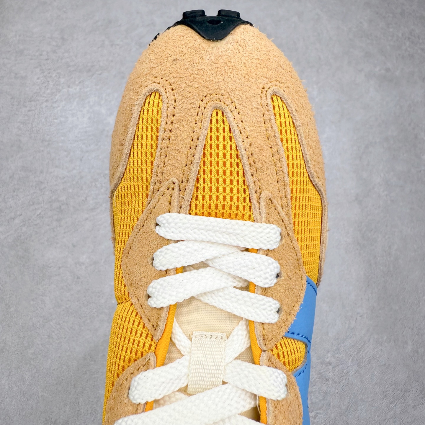 图片[4]-New Balance MS327 NB新百伦系列复古休闲运动慢跑鞋 #以更纯粹的复古风格设计打造的全新造型 侧身还以解构设计 将 N 字标志以做旧压花样式呈现 样式别具新意 而麂皮、冲孔皮革的塑造 则呈现出高级怀旧气质 也让鞋款在奢华时装风格与运动氛围之间达到了平衡 鞋身采用尼龙及猪巴革麂皮物料拼接构成 中底高弹PU材质及满丁防滑橡胶外底 尺码：36 37 37.5 38 38.5 39.5 40 40.5 41.5 42 42.5 43 44 45-选品中心