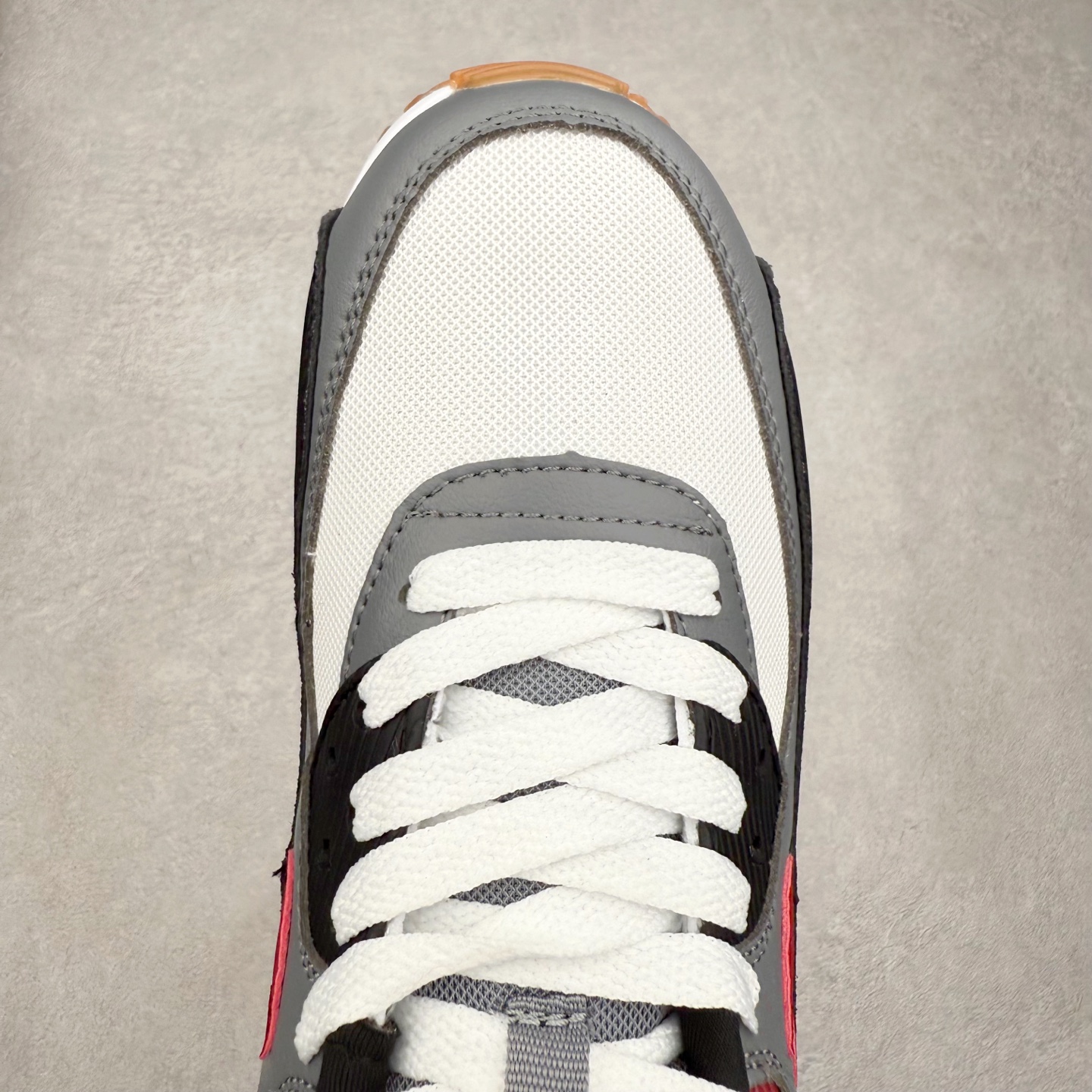 图片[4]-＃MX版 NK Air MAX 90 气垫复古减震跑步鞋 FB9658-100 经典重温 独家陆续补货 外单专供大厂出品 品质稳定 一百余色 终端操作 Air Max 90于1990年推出 来自Air Max系列 在Air Max 1的基础上改进而得 增加了气垫面积 外型上也更为流线 最特別的就是加入了菱纹塑胶嵌板 为Air Max 90增添了许多潮流气息 皮革鞋面 造就出色耐穿性和支撑力 Max Air缓震配置搭配泡棉中底 令Air Max 90轻盈而舒适 华夫格橡胶外底 铸就Air Max 90非凡的抓地力 而Air Max 90不仅是一双跑鞋 它成功跨越了时间的演进 成为了球鞋文化与潮流圈中最熟为人知的鞋款之一 尺码：36 36.5 37.5 38 38.5 39 40 40.5 41 42 42.5 43 44 44.5 45-选品中心