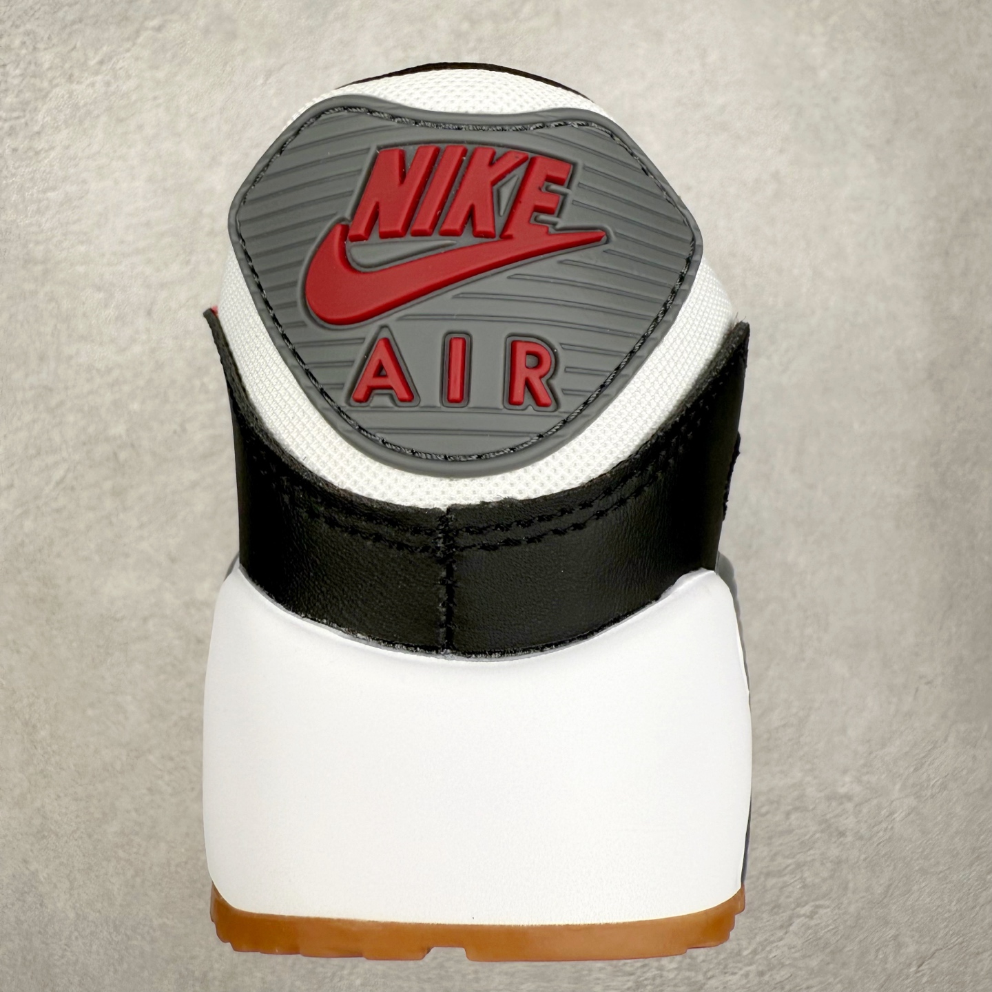 图片[8]-＃MX版 NK Air MAX 90 气垫复古减震跑步鞋 FB9658-100 经典重温 独家陆续补货 外单专供大厂出品 品质稳定 一百余色 终端操作 Air Max 90于1990年推出 来自Air Max系列 在Air Max 1的基础上改进而得 增加了气垫面积 外型上也更为流线 最特別的就是加入了菱纹塑胶嵌板 为Air Max 90增添了许多潮流气息 皮革鞋面 造就出色耐穿性和支撑力 Max Air缓震配置搭配泡棉中底 令Air Max 90轻盈而舒适 华夫格橡胶外底 铸就Air Max 90非凡的抓地力 而Air Max 90不仅是一双跑鞋 它成功跨越了时间的演进 成为了球鞋文化与潮流圈中最熟为人知的鞋款之一 尺码：36 36.5 37.5 38 38.5 39 40 40.5 41 42 42.5 43 44 44.5 45-选品中心