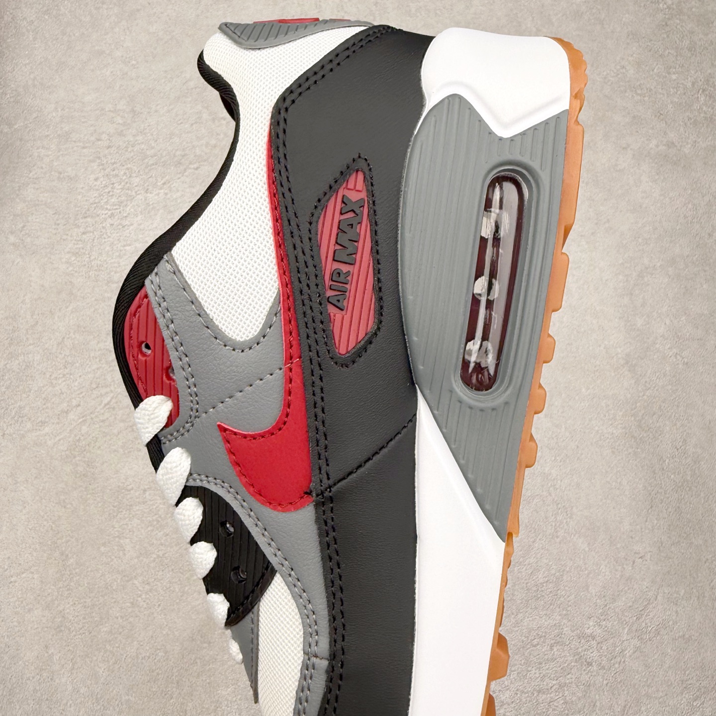 图片[7]-＃MX版 NK Air MAX 90 气垫复古减震跑步鞋 FB9658-100 经典重温 独家陆续补货 外单专供大厂出品 品质稳定 一百余色 终端操作 Air Max 90于1990年推出 来自Air Max系列 在Air Max 1的基础上改进而得 增加了气垫面积 外型上也更为流线 最特別的就是加入了菱纹塑胶嵌板 为Air Max 90增添了许多潮流气息 皮革鞋面 造就出色耐穿性和支撑力 Max Air缓震配置搭配泡棉中底 令Air Max 90轻盈而舒适 华夫格橡胶外底 铸就Air Max 90非凡的抓地力 而Air Max 90不仅是一双跑鞋 它成功跨越了时间的演进 成为了球鞋文化与潮流圈中最熟为人知的鞋款之一 尺码：36 36.5 37.5 38 38.5 39 40 40.5 41 42 42.5 43 44 44.5 45-选品中心