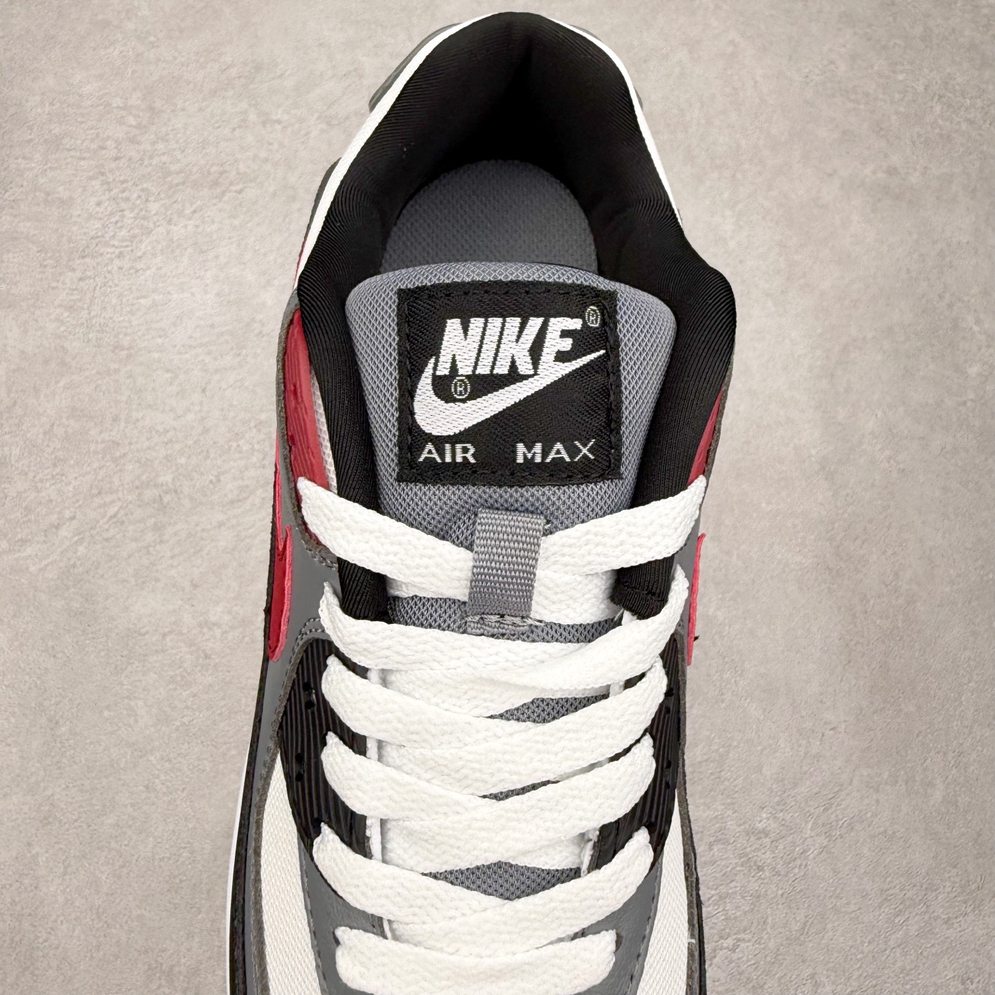 图片[5]-＃MX版 NK Air MAX 90 气垫复古减震跑步鞋 FB9658-100 经典重温 独家陆续补货 外单专供大厂出品 品质稳定 一百余色 终端操作 Air Max 90于1990年推出 来自Air Max系列 在Air Max 1的基础上改进而得 增加了气垫面积 外型上也更为流线 最特別的就是加入了菱纹塑胶嵌板 为Air Max 90增添了许多潮流气息 皮革鞋面 造就出色耐穿性和支撑力 Max Air缓震配置搭配泡棉中底 令Air Max 90轻盈而舒适 华夫格橡胶外底 铸就Air Max 90非凡的抓地力 而Air Max 90不仅是一双跑鞋 它成功跨越了时间的演进 成为了球鞋文化与潮流圈中最熟为人知的鞋款之一 尺码：36 36.5 37.5 38 38.5 39 40 40.5 41 42 42.5 43 44 44.5 45-选品中心