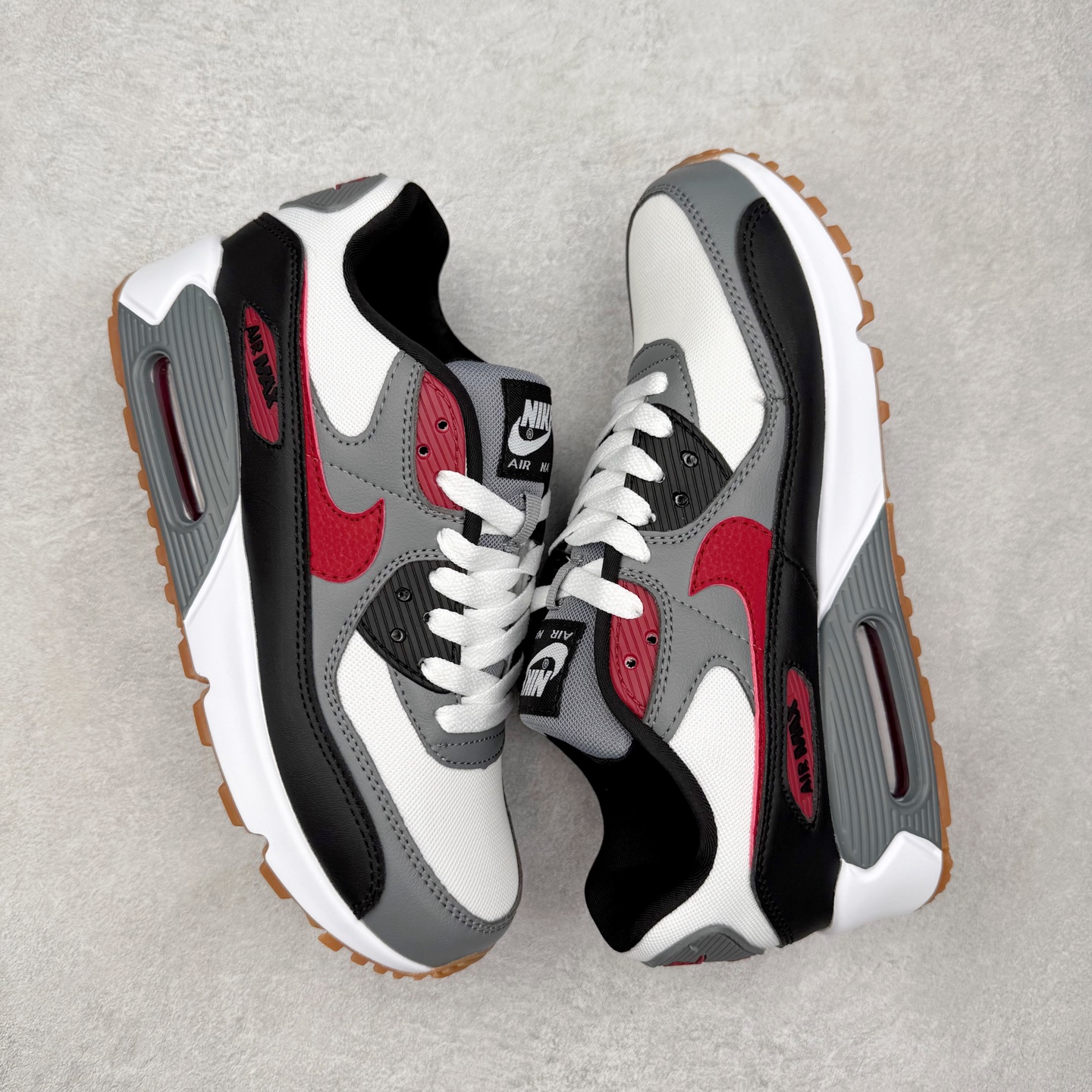 图片[3]-＃MX版 NK Air MAX 90 气垫复古减震跑步鞋 FB9658-100 经典重温 独家陆续补货 外单专供大厂出品 品质稳定 一百余色 终端操作 Air Max 90于1990年推出 来自Air Max系列 在Air Max 1的基础上改进而得 增加了气垫面积 外型上也更为流线 最特別的就是加入了菱纹塑胶嵌板 为Air Max 90增添了许多潮流气息 皮革鞋面 造就出色耐穿性和支撑力 Max Air缓震配置搭配泡棉中底 令Air Max 90轻盈而舒适 华夫格橡胶外底 铸就Air Max 90非凡的抓地力 而Air Max 90不仅是一双跑鞋 它成功跨越了时间的演进 成为了球鞋文化与潮流圈中最熟为人知的鞋款之一 尺码：36 36.5 37.5 38 38.5 39 40 40.5 41 42 42.5 43 44 44.5 45-选品中心