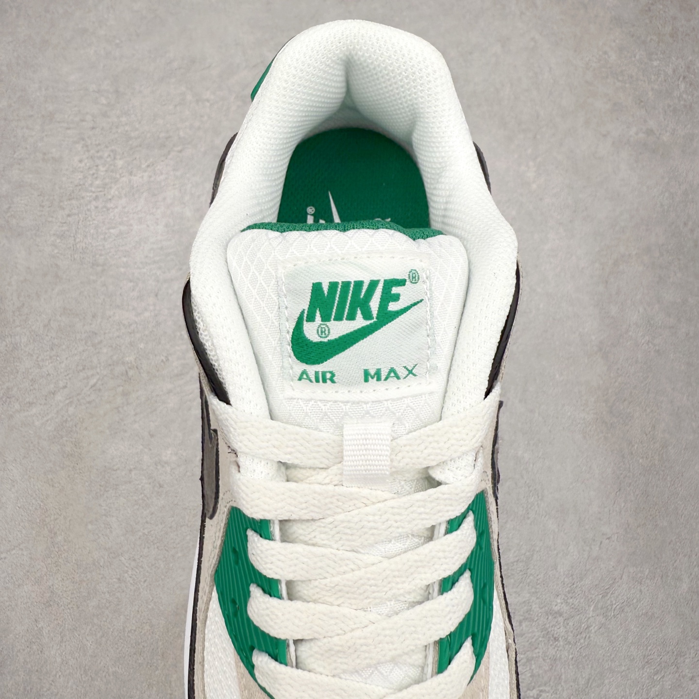 图片[5]-＃MX版 NK Air MAX 90 气垫复古减震跑步鞋 DM0029-116 经典重温 独家陆续补货 外单专供大厂出品 品质稳定 一百余色 终端操作 Air Max 90于1990年推出 来自Air Max系列 在Air Max 1的基础上改进而得 增加了气垫面积 外型上也更为流线 最特別的就是加入了菱纹塑胶嵌板 为Air Max 90增添了许多潮流气息 皮革鞋面 造就出色耐穿性和支撑力 Max Air缓震配置搭配泡棉中底 令Air Max 90轻盈而舒适 华夫格橡胶外底 铸就Air Max 90非凡的抓地力 而Air Max 90不仅是一双跑鞋 它成功跨越了时间的演进 成为了球鞋文化与潮流圈中最熟为人知的鞋款之一 尺码：36 36.5 37.5 38 38.5 39 40 40.5 41 42 42.5 43 44 44.5 45-选品中心