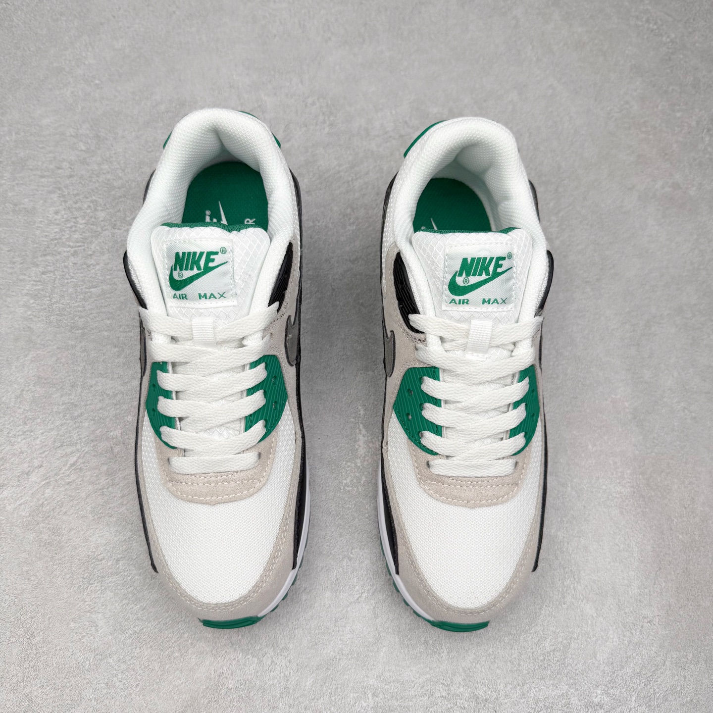 图片[2]-＃MX版 NK Air MAX 90 气垫复古减震跑步鞋 DM0029-116 经典重温 独家陆续补货 外单专供大厂出品 品质稳定 一百余色 终端操作 Air Max 90于1990年推出 来自Air Max系列 在Air Max 1的基础上改进而得 增加了气垫面积 外型上也更为流线 最特別的就是加入了菱纹塑胶嵌板 为Air Max 90增添了许多潮流气息 皮革鞋面 造就出色耐穿性和支撑力 Max Air缓震配置搭配泡棉中底 令Air Max 90轻盈而舒适 华夫格橡胶外底 铸就Air Max 90非凡的抓地力 而Air Max 90不仅是一双跑鞋 它成功跨越了时间的演进 成为了球鞋文化与潮流圈中最熟为人知的鞋款之一 尺码：36 36.5 37.5 38 38.5 39 40 40.5 41 42 42.5 43 44 44.5 45-选品中心