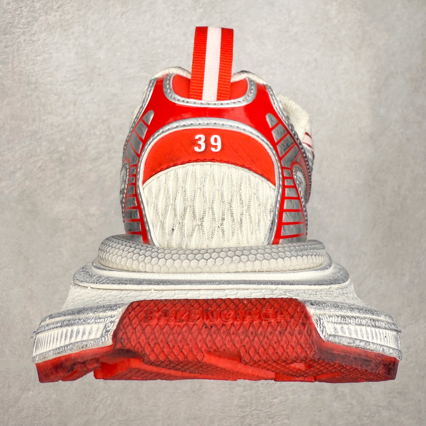 图片[8]-＃纯原福利 BALENCIAGA 3XL Sneakers 巴黎世家十代网布系带低帮走秀复古老爹鞋 全套原纸板楦头开发 最原汁原味的灵魂版型 全鞋荧光划线卡点 胶水把控整洁度追求极致完美 每一双都是工艺品 多重QC质检 超越公司货的品控标准 实实在在的免检产品 原盒原配 正确字体电绣 粗细、位置、大小正确 侧边TPU 透气孔匹配意产原版 正确分离大底 TPU软底 原版一致大底LOGO 立体感十足 原厂皮料水洗做旧 采购原厂网纱 不含皮革 网布材料和聚氨酯 磨损效果 鞋头边缘和后帮 Balenciaga 徽标 鞋面和后跟凸印尺码 鞋舌 3XL 橡胶品牌标识和反光细节 鞋帮拉袢和鞋舌拉祥 配反光细节 备用鞋带在鞋履前侧 可在穿着前取下 便于不同造型搭配 偏大一码 尺码：35 36 37 38 39 40 41 42 43 44 45 46-选品中心