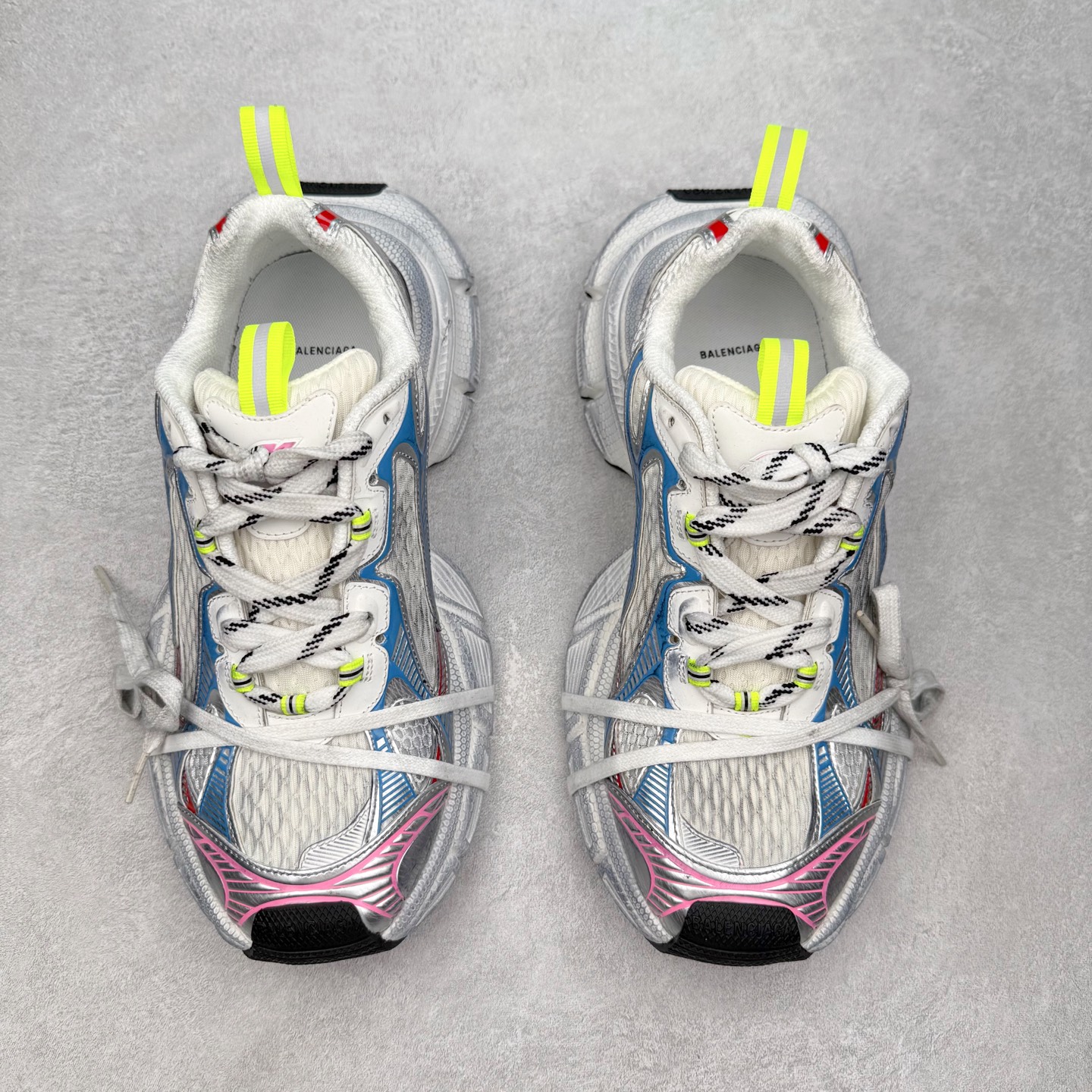 图片[2]-＃纯原福利 BALENCIAGA 3XL Sneakers 巴黎世家十代网布系带低帮走秀复古老爹鞋 全套原纸板楦头开发 最原汁原味的灵魂版型 全鞋荧光划线卡点 胶水把控整洁度追求极致完美 每一双都是工艺品 多重QC质检 超越公司货的品控标准 实实在在的免检产品 原盒原配 正确字体电绣 粗细、位置、大小正确 侧边TPU 透气孔匹配意产原版 正确分离大底 TPU软底 原版一致大底LOGO 立体感十足 原厂皮料水洗做旧 采购原厂网纱 不含皮革 网布材料和聚氨酯 磨损效果 鞋头边缘和后帮 Balenciaga 徽标 鞋面和后跟凸印尺码 鞋舌 3XL 橡胶品牌标识和反光细节 鞋帮拉袢和鞋舌拉祥 配反光细节 备用鞋带在鞋履前侧 可在穿着前取下 便于不同造型搭配 偏大一码 尺码：35 36 37 38 39 40 41 42 43 44 45 46-选品中心