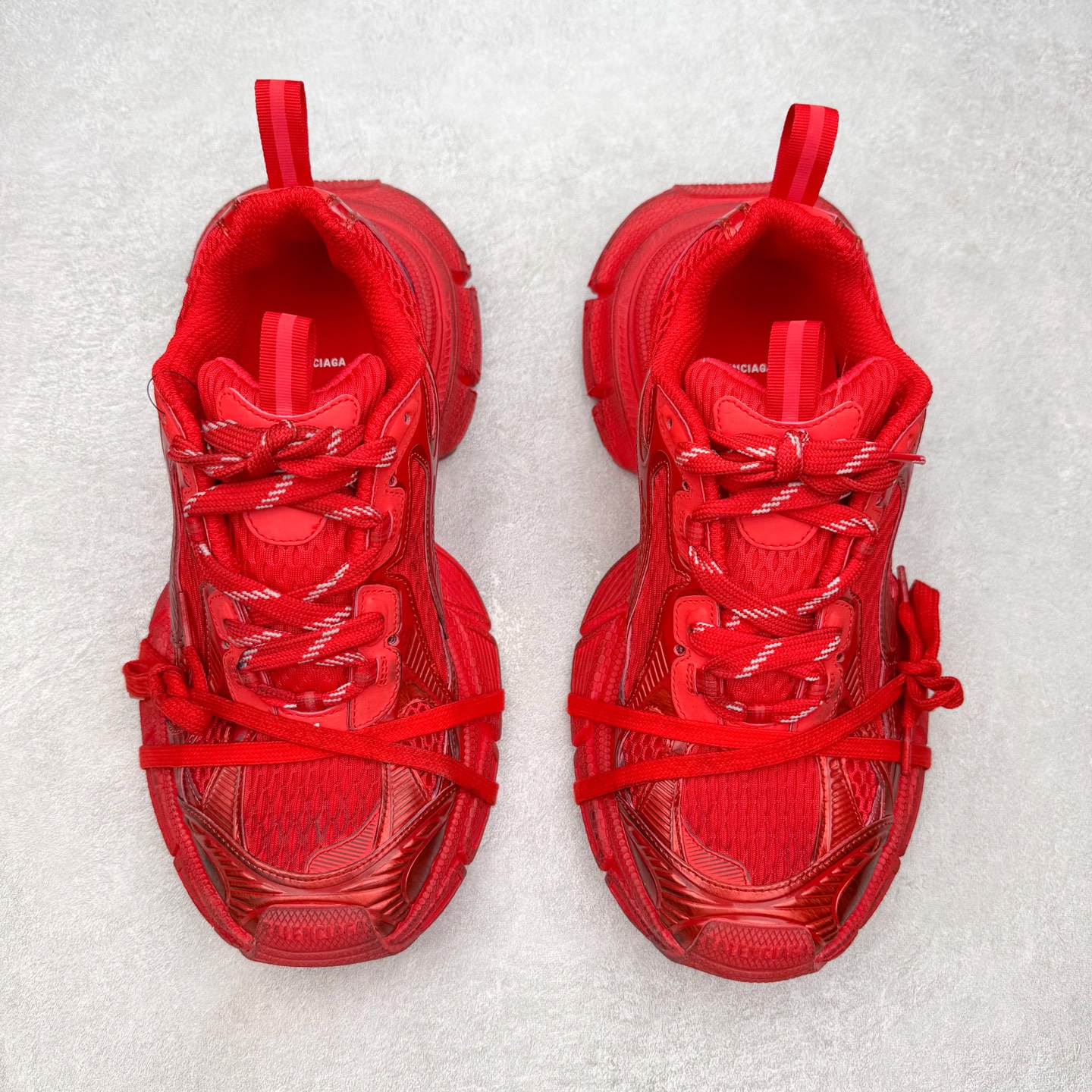 图片[2]-＃纯原福利 BALENCIAGA 3XL Sneakers 巴黎世家十代网布系带低帮走秀复古老爹鞋 全套原纸板楦头开发 最原汁原味的灵魂版型 全鞋荧光划线卡点 胶水把控整洁度追求极致完美 每一双都是工艺品 多重QC质检 超越公司货的品控标准 实实在在的免检产品 原盒原配 正确字体电绣 粗细、位置、大小正确 侧边TPU 透气孔匹配意产原版 正确分离大底 TPU软底 原版一致大底LOGO 立体感十足 原厂皮料水洗做旧 采购原厂网纱 不含皮革 网布材料和聚氨酯 磨损效果 鞋头边缘和后帮 Balenciaga 徽标 鞋面和后跟凸印尺码 鞋舌 3XL 橡胶品牌标识和反光细节 鞋帮拉袢和鞋舌拉祥 配反光细节 备用鞋带在鞋履前侧 可在穿着前取下 便于不同造型搭配 偏大一码 尺码：35 36 37 38 39 40 41 42 43 44 45 46-选品中心