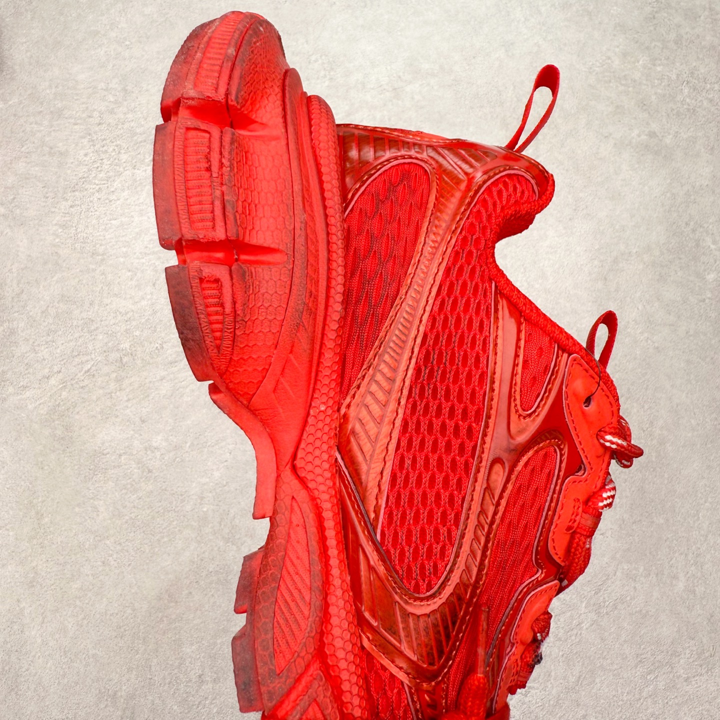 图片[6]-＃纯原福利 BALENCIAGA 3XL Sneakers 巴黎世家十代网布系带低帮走秀复古老爹鞋 全套原纸板楦头开发 最原汁原味的灵魂版型 全鞋荧光划线卡点 胶水把控整洁度追求极致完美 每一双都是工艺品 多重QC质检 超越公司货的品控标准 实实在在的免检产品 原盒原配 正确字体电绣 粗细、位置、大小正确 侧边TPU 透气孔匹配意产原版 正确分离大底 TPU软底 原版一致大底LOGO 立体感十足 原厂皮料水洗做旧 采购原厂网纱 不含皮革 网布材料和聚氨酯 磨损效果 鞋头边缘和后帮 Balenciaga 徽标 鞋面和后跟凸印尺码 鞋舌 3XL 橡胶品牌标识和反光细节 鞋帮拉袢和鞋舌拉祥 配反光细节 备用鞋带在鞋履前侧 可在穿着前取下 便于不同造型搭配 偏大一码 尺码：35 36 37 38 39 40 41 42 43 44 45 46-选品中心