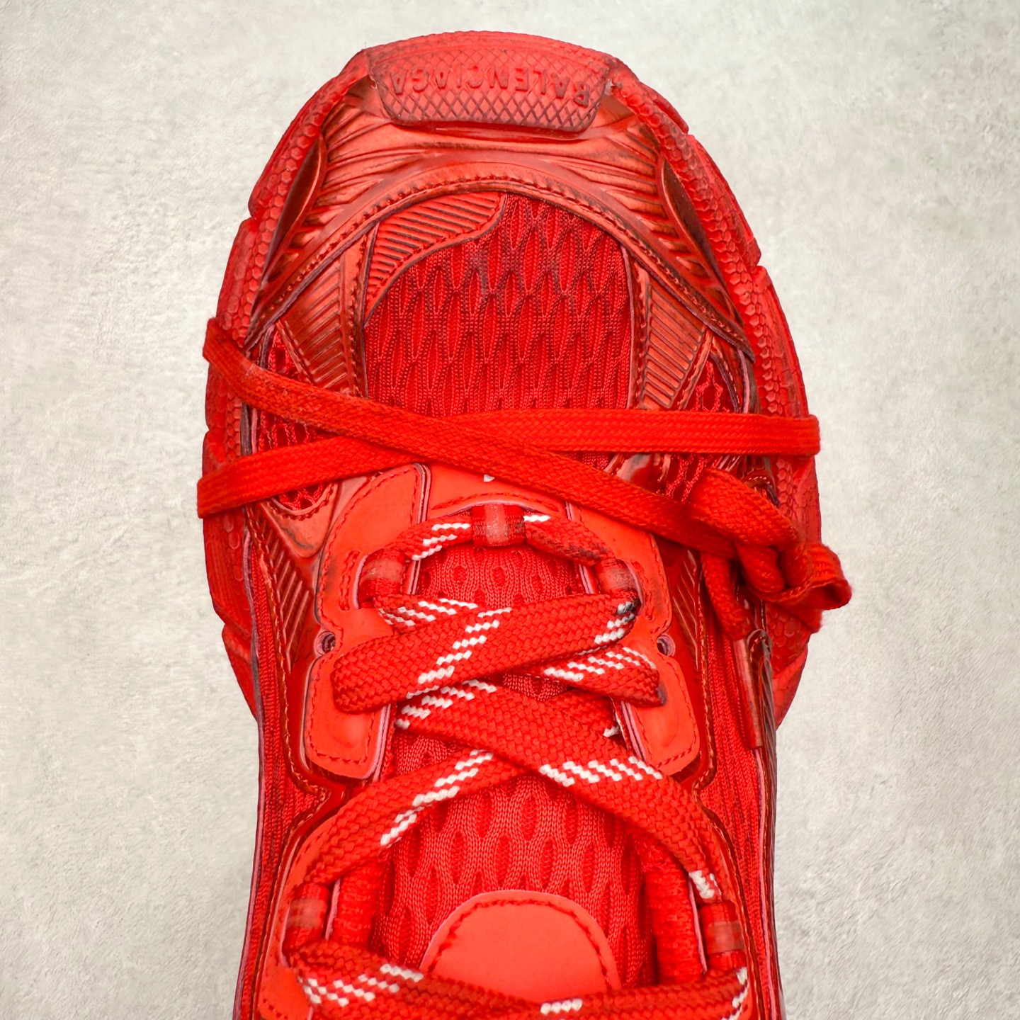 图片[4]-＃纯原福利 BALENCIAGA 3XL Sneakers 巴黎世家十代网布系带低帮走秀复古老爹鞋 全套原纸板楦头开发 最原汁原味的灵魂版型 全鞋荧光划线卡点 胶水把控整洁度追求极致完美 每一双都是工艺品 多重QC质检 超越公司货的品控标准 实实在在的免检产品 原盒原配 正确字体电绣 粗细、位置、大小正确 侧边TPU 透气孔匹配意产原版 正确分离大底 TPU软底 原版一致大底LOGO 立体感十足 原厂皮料水洗做旧 采购原厂网纱 不含皮革 网布材料和聚氨酯 磨损效果 鞋头边缘和后帮 Balenciaga 徽标 鞋面和后跟凸印尺码 鞋舌 3XL 橡胶品牌标识和反光细节 鞋帮拉袢和鞋舌拉祥 配反光细节 备用鞋带在鞋履前侧 可在穿着前取下 便于不同造型搭配 偏大一码 尺码：35 36 37 38 39 40 41 42 43 44 45 46-选品中心