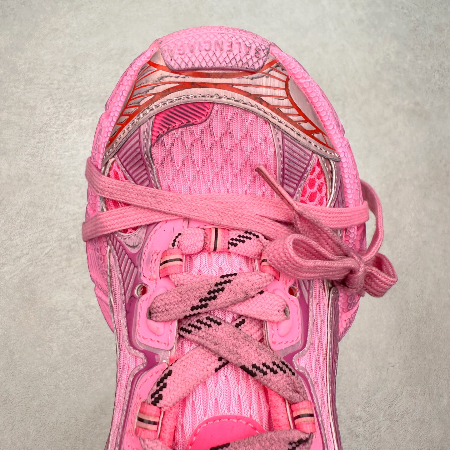 图片[4]-＃纯原福利 BALENCIAGA 3XL Sneakers 巴黎世家十代网布系带低帮走秀复古老爹鞋 全套原纸板楦头开发 最原汁原味的灵魂版型 全鞋荧光划线卡点 胶水把控整洁度追求极致完美 每一双都是工艺品 多重QC质检 超越公司货的品控标准 实实在在的免检产品 原盒原配 正确字体电绣 粗细、位置、大小正确 侧边TPU 透气孔匹配意产原版 正确分离大底 TPU软底 原版一致大底LOGO 立体感十足 原厂皮料水洗做旧 采购原厂网纱 不含皮革 网布材料和聚氨酯 磨损效果 鞋头边缘和后帮 Balenciaga 徽标 鞋面和后跟凸印尺码 鞋舌 3XL 橡胶品牌标识和反光细节 鞋帮拉袢和鞋舌拉祥 配反光细节 备用鞋带在鞋履前侧 可在穿着前取下 便于不同造型搭配 偏大一码 尺码：35 36 37 38 39 40 41 42 43 44 45 46-选品中心