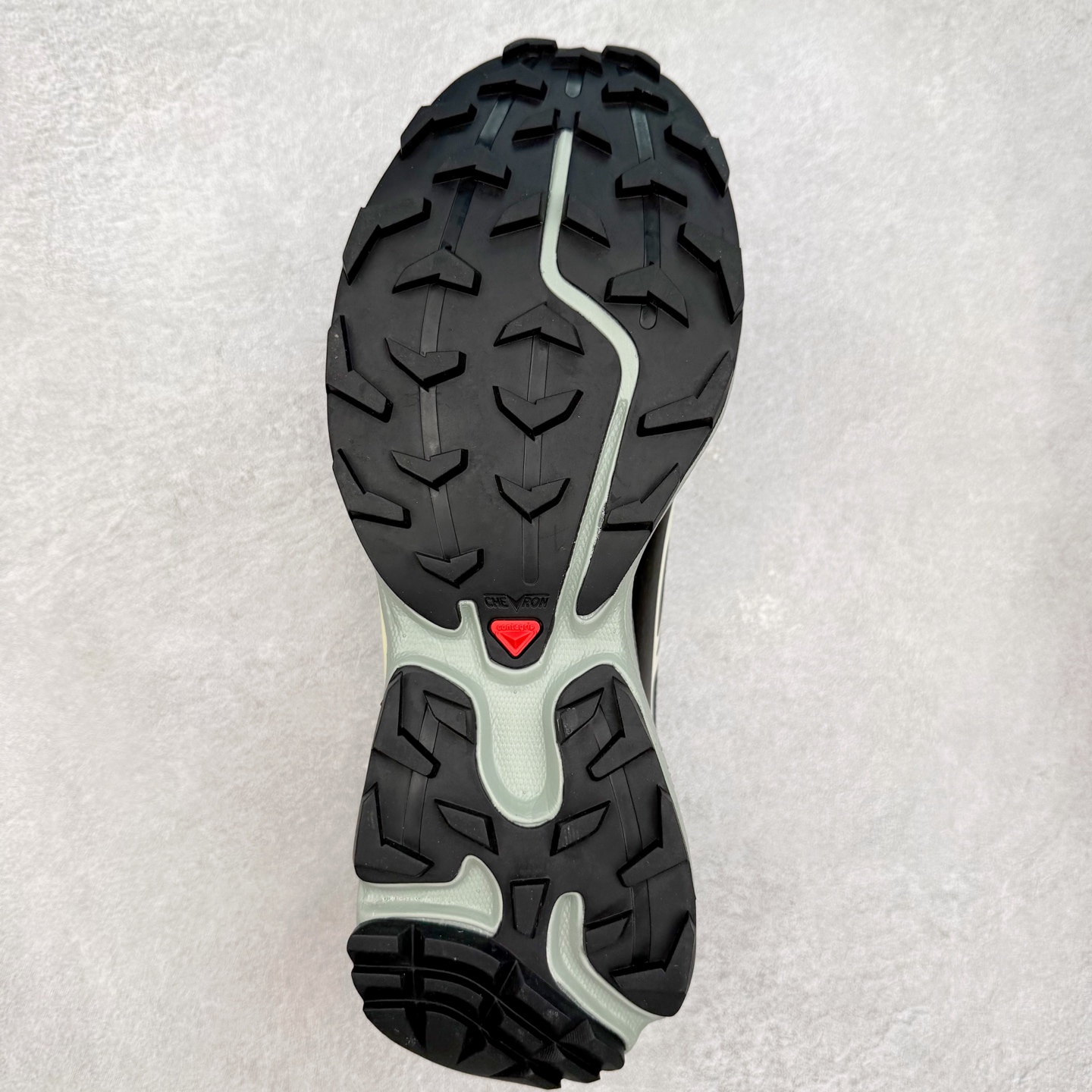 图片[9]-＃绿X/GX Salomon XT-6 萨洛蒙复古潮流户外机能登山跑鞋 纯原外贸平台特供订单 耗时半年巨作 全套原纸板楦头开发 原厂特供网布配套加持 确保原汁原味 完美呈现版型 原档数据独家私模五层组合大底 男女鞋同步官方开发至46.5 原装Ortholite轻量化鞋垫 中底布带钢印编号 原厂TPU锁扣 进口港宝加持 后跟自然饱满 还原公司包裹性 鞋面以“锯齿”状的包裹系统呈现 在基色底之下加入了各种色点缀 将公司的最新技术和时尚前卫的造型融入耐用的长跑款式中 鞋面由 TPU 薄膜制成 并焊接在高耐磨网眼上 使其既时尚又坚固 由 ACS底盘支撑 可增强稳定性和支撑力 以及由橡胶凸耳 Contragrip外底覆盖的 EVA 缓冲中底 旨在应对崎岖的地形 鞋舌上的彩色Salomon 标签、Quicklace 系统以及鞋头、鞋舌和鞋跟上的附加品牌使细节更加完美 让穿着者可以轻松驾驭户外与通勤下的任何运动生活场景 无缝鞋身户外随意纵横 颜值与脚感兼备 出街通勤 绝对非常吸睛 你值得拥有 尺码：36 36.5 37.5 38 38.5 39 40 40.5 41 42 42.5 43 44 44.5 45 46 46.5 注意：偏小1码-选品中心