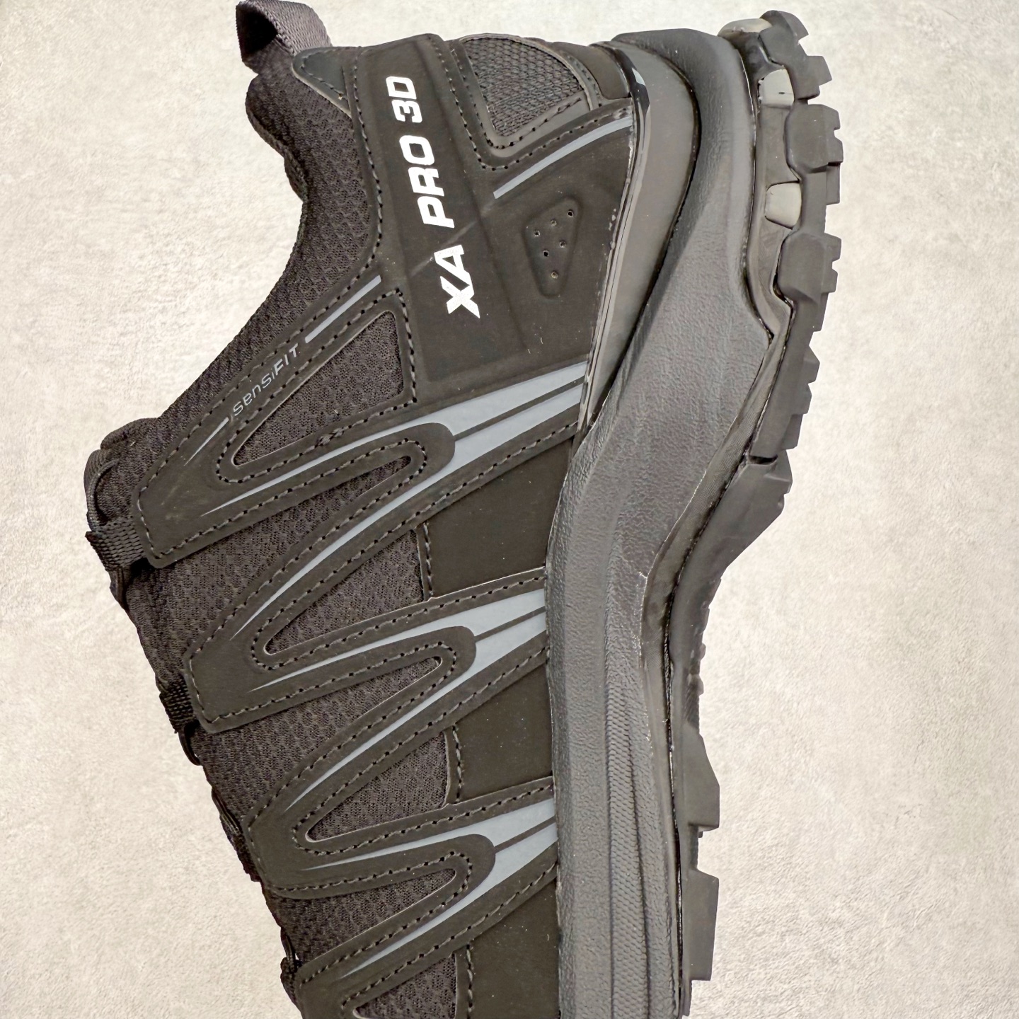 图片[7]-SALOMON XA Pro 3D ADV 萨洛蒙潮流越野机能户外功能鞋 纯原外贸平台特供订单 耗时半年巨作 全套原纸板楦头开发 原厂特供网布配套加持 确保原汁原味 完美呈现版型 原档数据独家私模五层组合大底 原装Ortholite轻量化鞋垫 中底布带钢印编号 原厂TPU锁扣 进口港宝加持 后跟自然饱满 还原公司包裹性 鞋面采用SENSIFT贴合技术 全方位贴合包裹脚型 鞋跟部鞋底牵引设计 提供强大的抓地性能 更适应野外崎岖不平的道路 其3D ADVANCED CHASSIS底盘 材料轻量大化 钉齿设计更具稳定性 防护性 鞋底易磨损区运用CONTAGRIP高耐磨材料 应对城市硬质路面长距离跑考验 尺码：36 36.5 37.5 38 38.5 39 40 40.5 41 42 42.5 43 44 44.5 45-选品中心