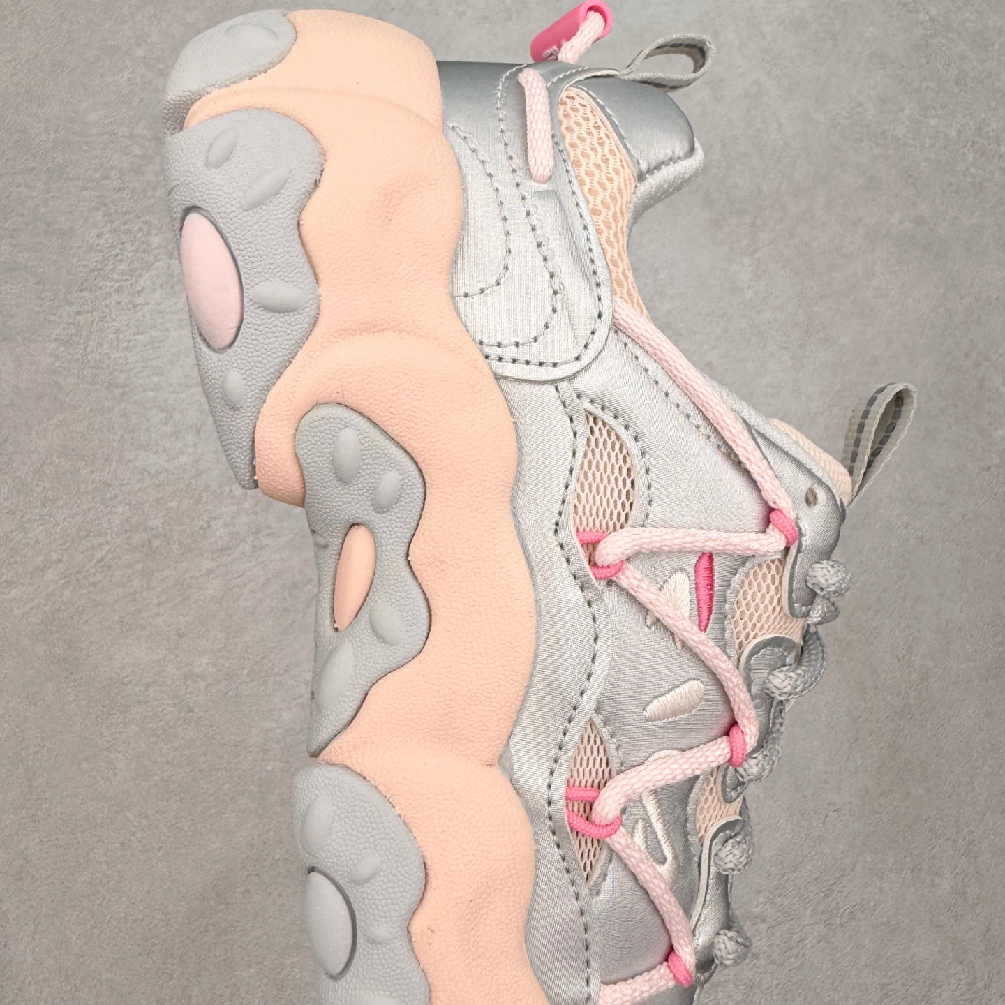 图片[6]-FILA斐乐 FLUID 6 猫爪织物合成革百搭潮流时尚个性运动复古经典减震耐磨低帮老爹鞋 FUSION 系列传承了 FILA 的百年基因，融入年轻运动及潮流文化，成为引领变革、创新突破的一代。以“1+N” 的跨界合作模式重现经典的同时创造经典。带来最出其不意的跨界合作惊喜。同时，FILAFUSION把FILA 的 DNA 融入到定制体验里，你可以随心制造厲于你的产品。FILA FUSION 的鞋家族涵盖了老爹鞋、跑步鞋、网球鞋、季节款。风格复古新潮，满足了时尚人士出行及各类运动的搭配需求，成为当下年轻人筷拥的鞋类品牌之一。FILA FUSION 走进年轻人的世界，通过年轻人运动，街舞，滑板，篮球，展现 FILA FUSION 的潮流态度和年轻文化。FILA FUSION 认为末来属于引领变革、创新突破的年轻一代，让我们一起构成 FILA 未来的蓝图吧！尺码：35.5 36 36.5 37.5 38 38.5 39 40 40.5 41 42 42.5 43 44 44.5 45-选品中心